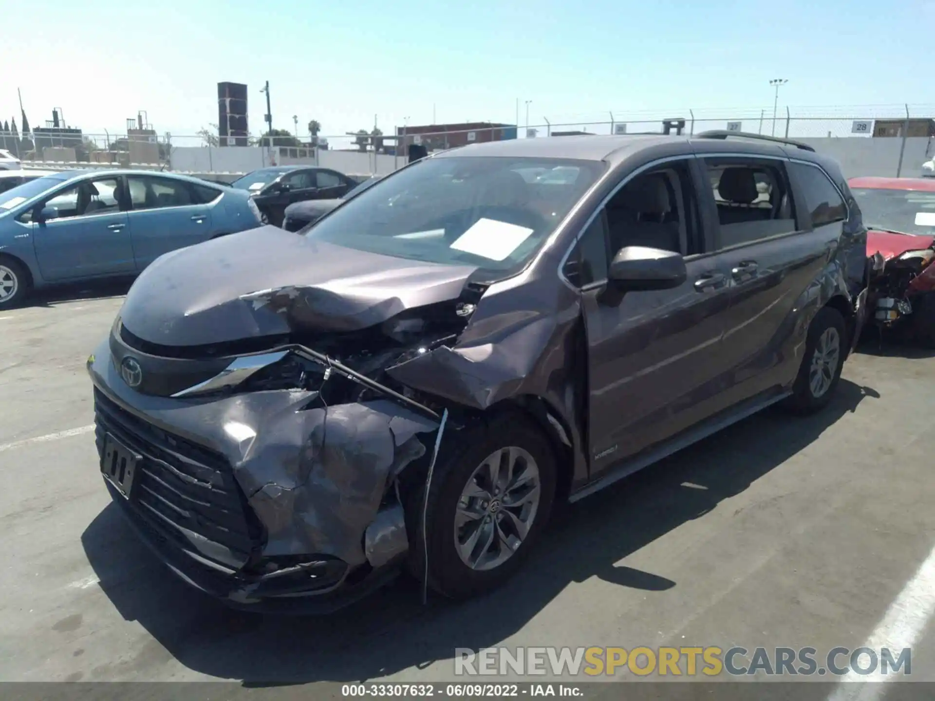 2 Photograph of a damaged car 5TDKRKEC9MS016911 TOYOTA SIENNA 2021