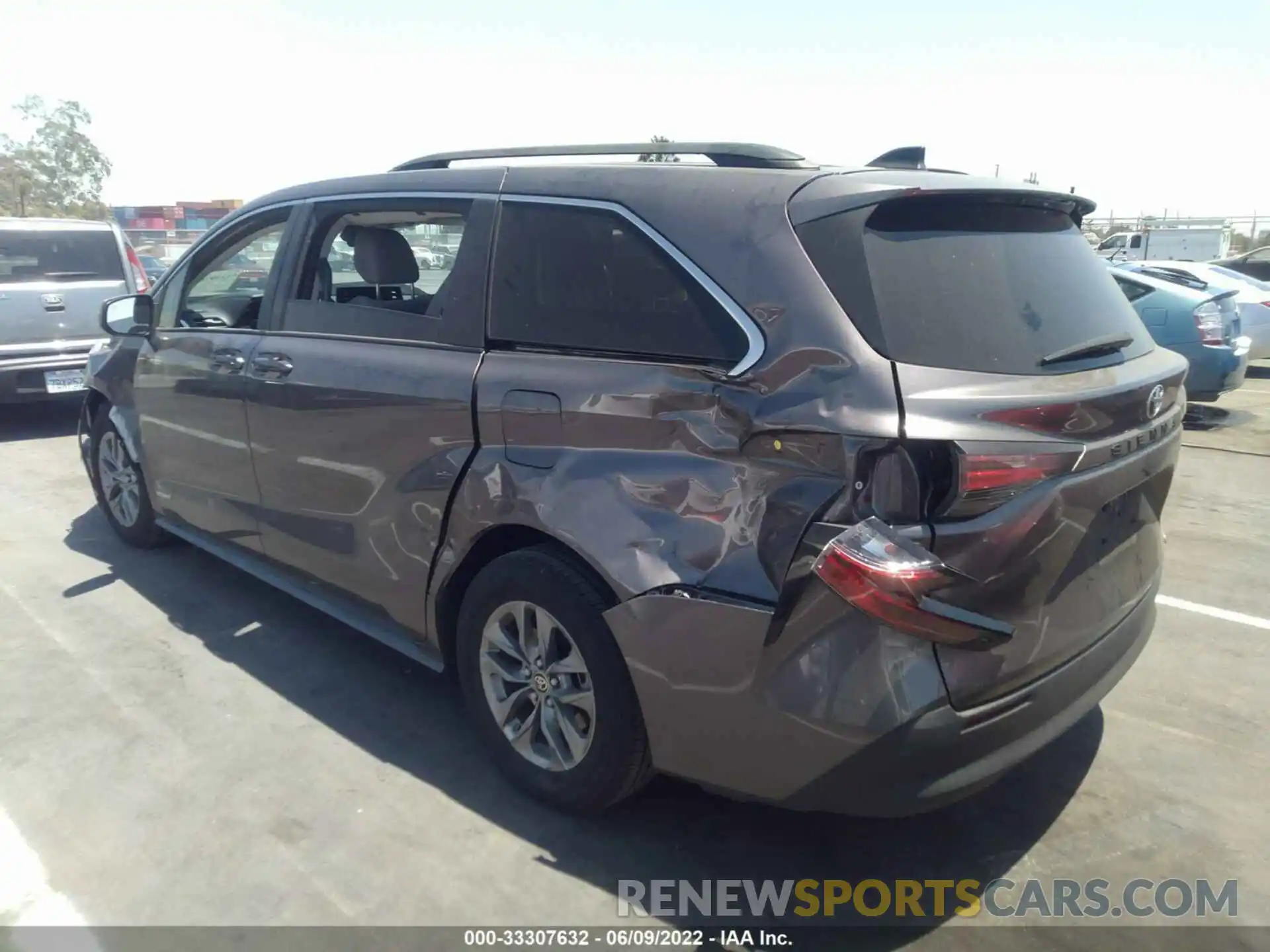 3 Photograph of a damaged car 5TDKRKEC9MS016911 TOYOTA SIENNA 2021