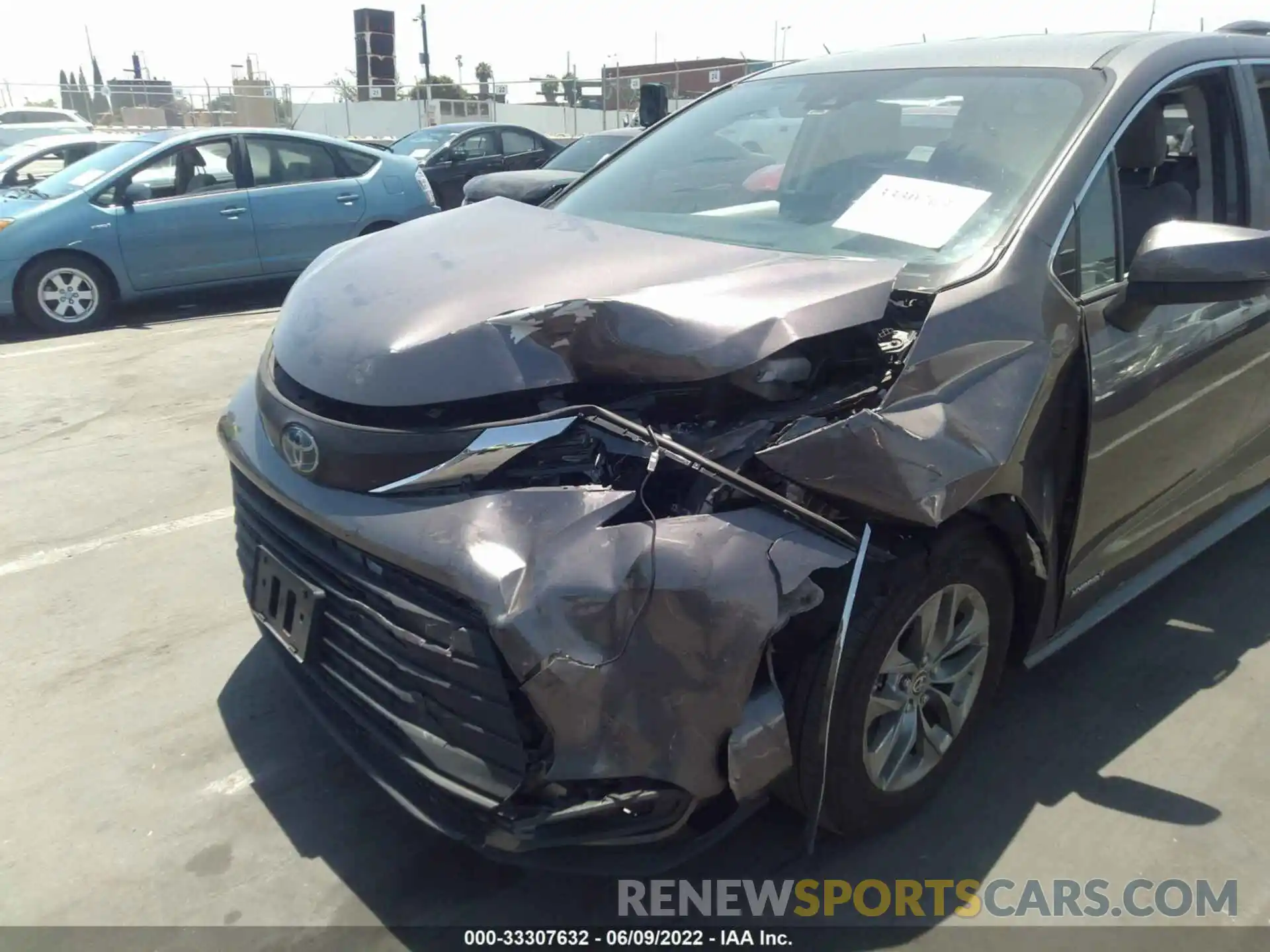 6 Photograph of a damaged car 5TDKRKEC9MS016911 TOYOTA SIENNA 2021