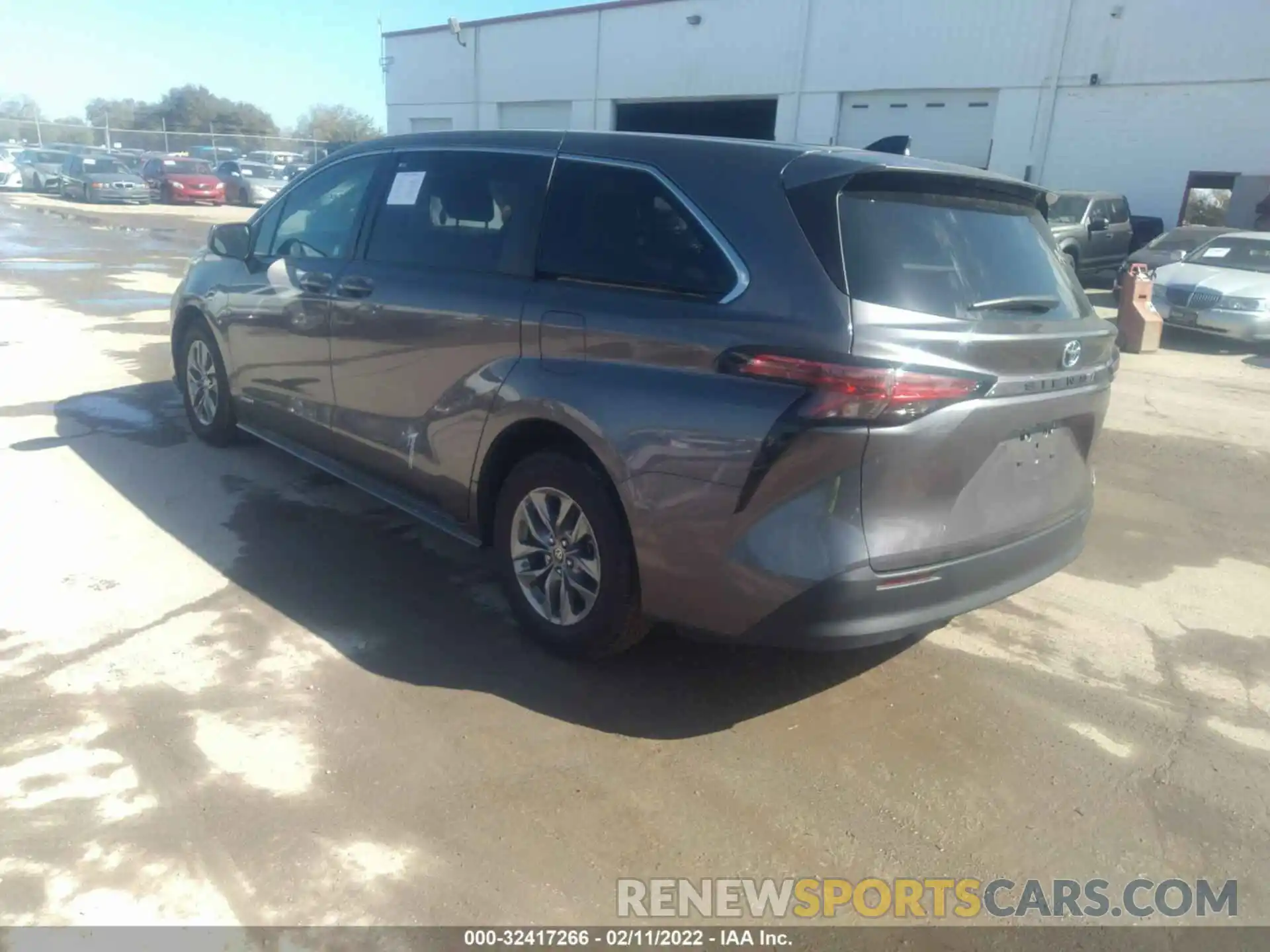 3 Photograph of a damaged car 5TDKRKEC9MS017380 TOYOTA SIENNA 2021