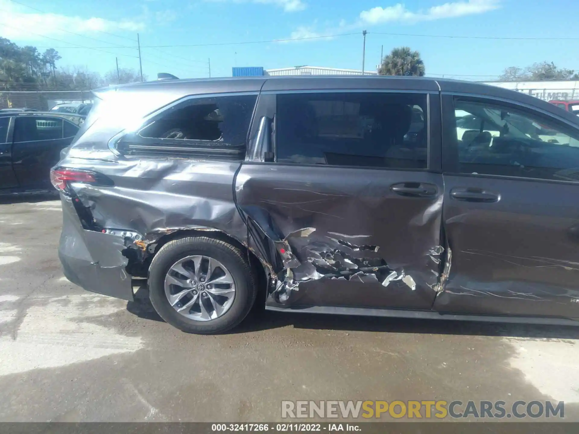 6 Photograph of a damaged car 5TDKRKEC9MS017380 TOYOTA SIENNA 2021