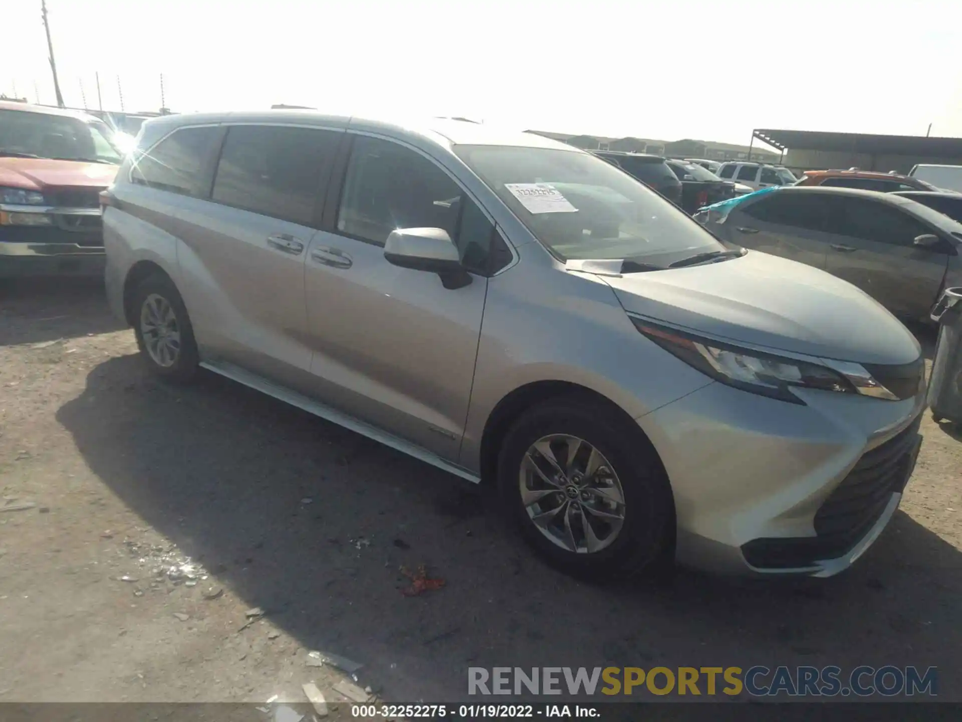 1 Photograph of a damaged car 5TDKRKEC9MS017797 TOYOTA SIENNA 2021