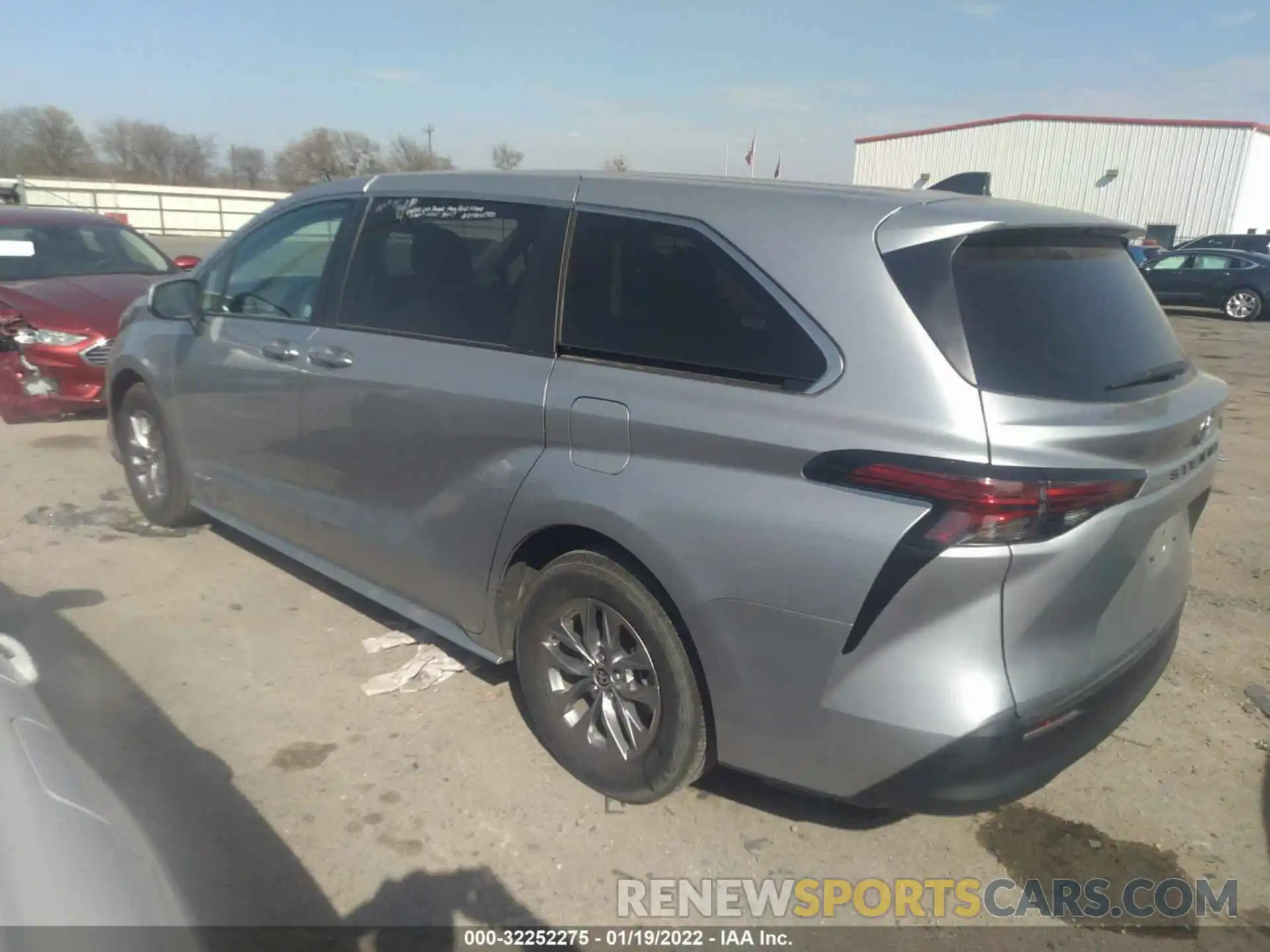 3 Photograph of a damaged car 5TDKRKEC9MS017797 TOYOTA SIENNA 2021