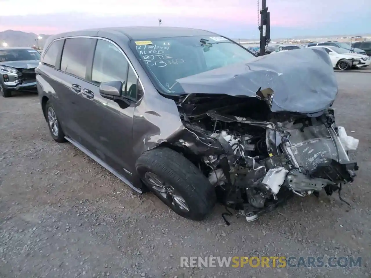 1 Photograph of a damaged car 5TDKRKEC9MS019033 TOYOTA SIENNA 2021