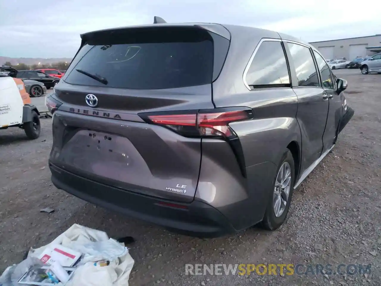 4 Photograph of a damaged car 5TDKRKEC9MS019033 TOYOTA SIENNA 2021