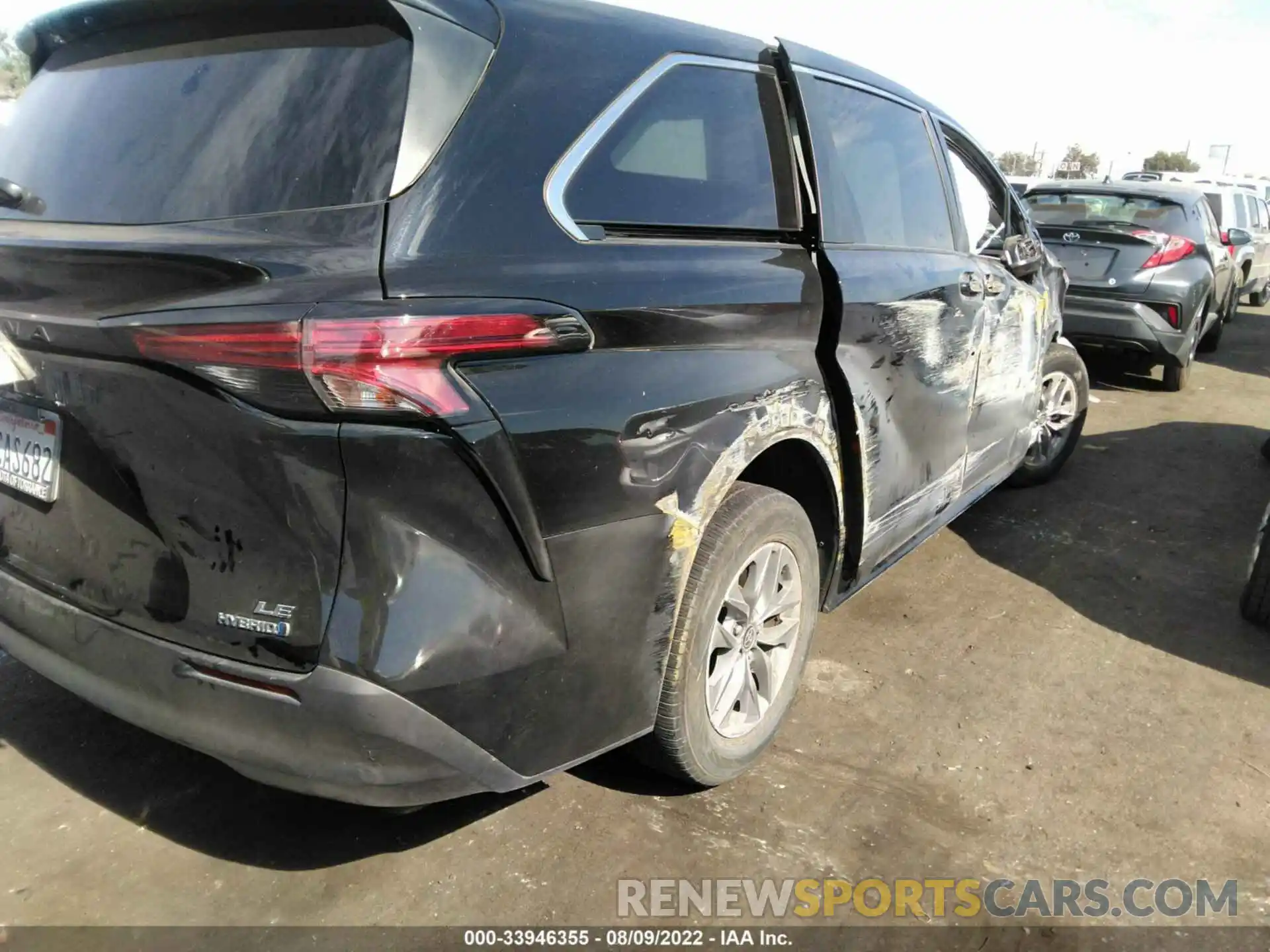 4 Photograph of a damaged car 5TDKRKEC9MS027830 TOYOTA SIENNA 2021