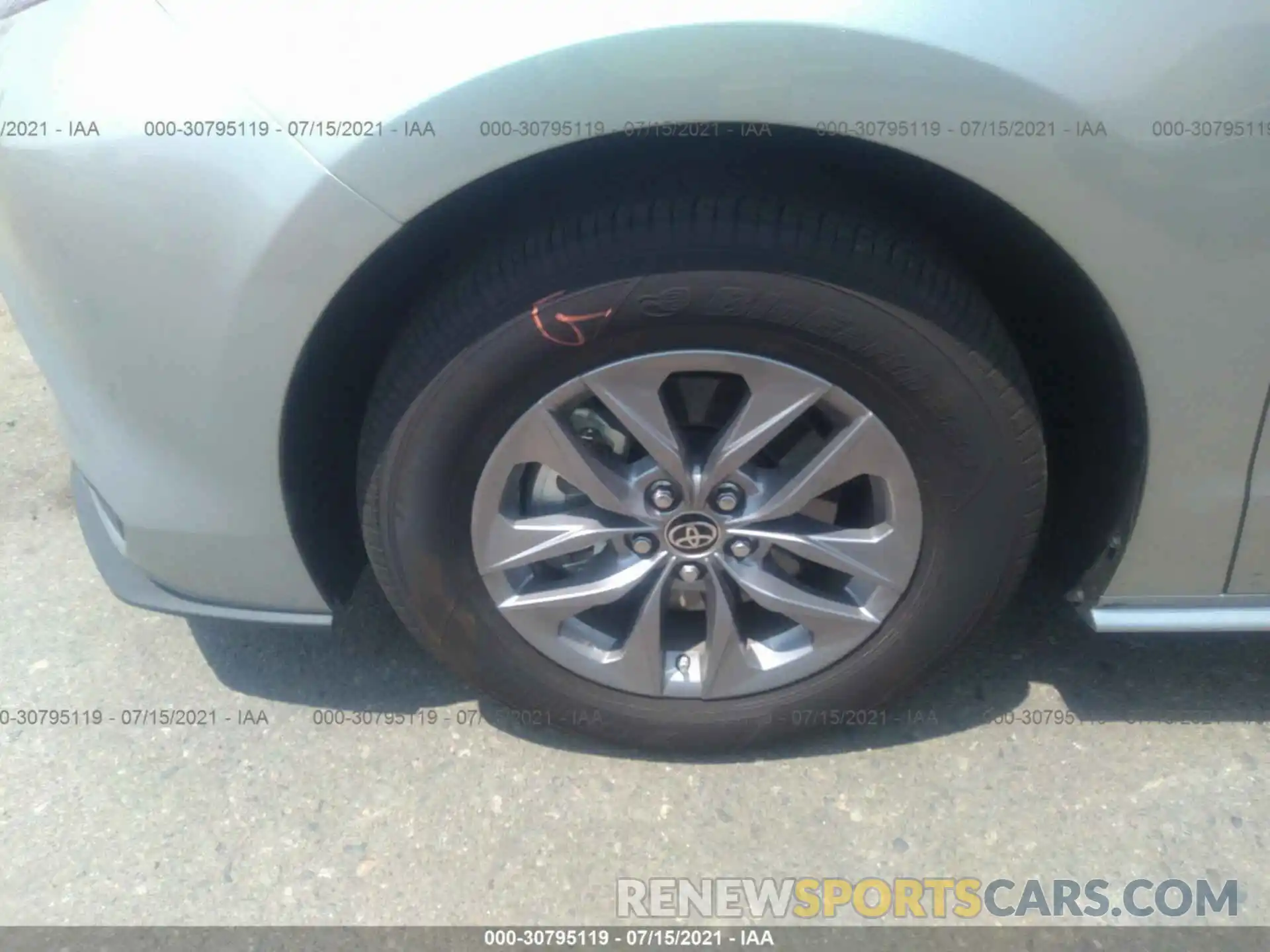 12 Photograph of a damaged car 5TDKRKEC9MS029321 TOYOTA SIENNA 2021