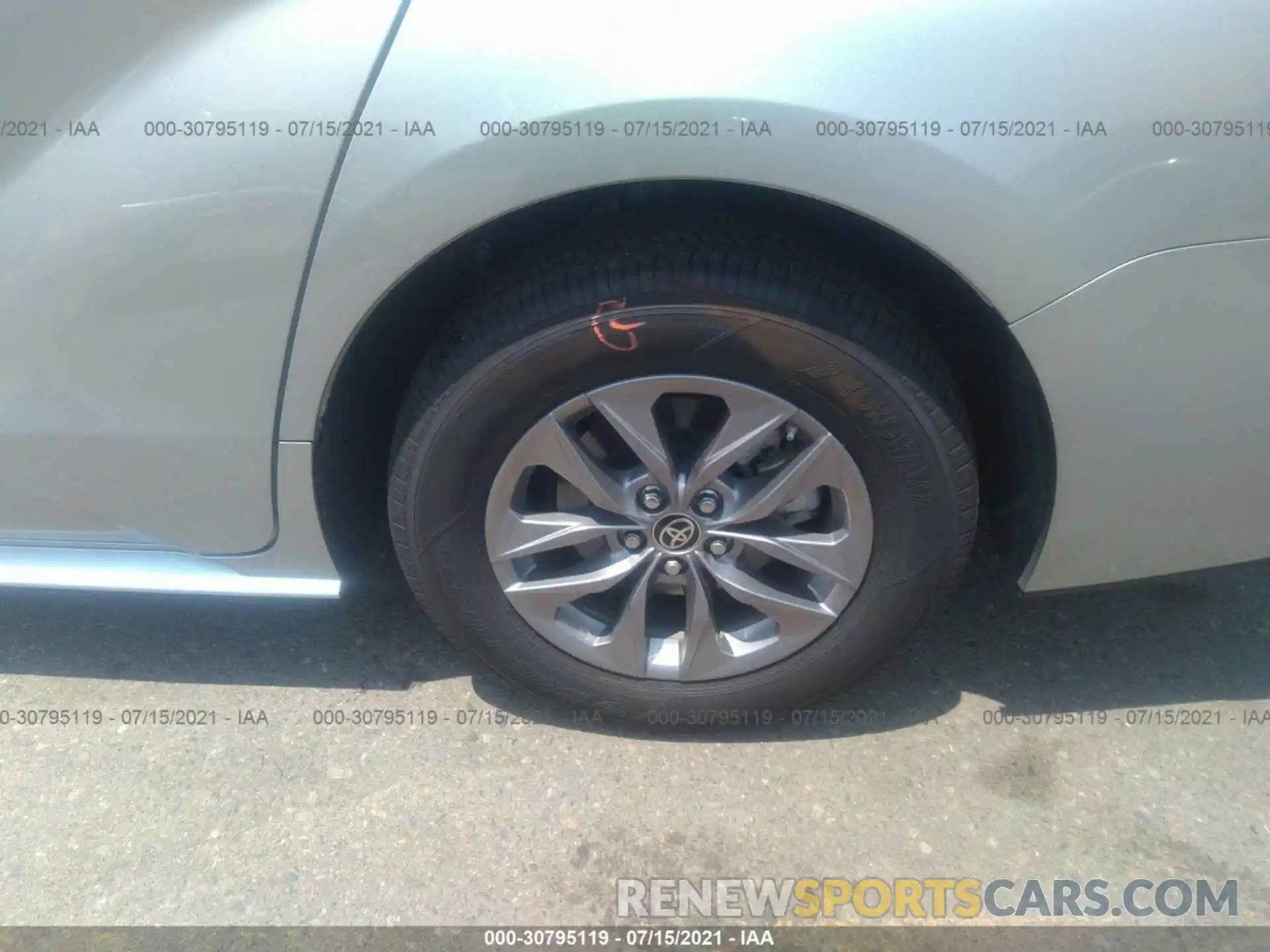 13 Photograph of a damaged car 5TDKRKEC9MS029321 TOYOTA SIENNA 2021