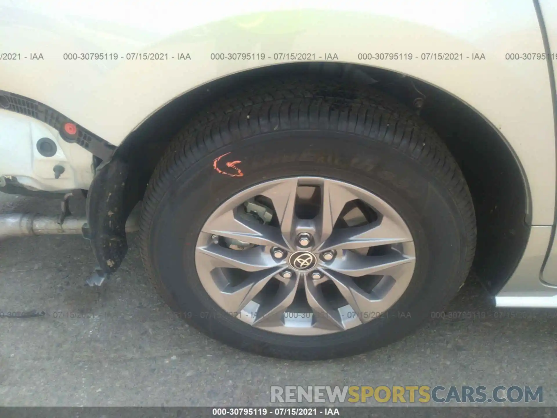 15 Photograph of a damaged car 5TDKRKEC9MS029321 TOYOTA SIENNA 2021