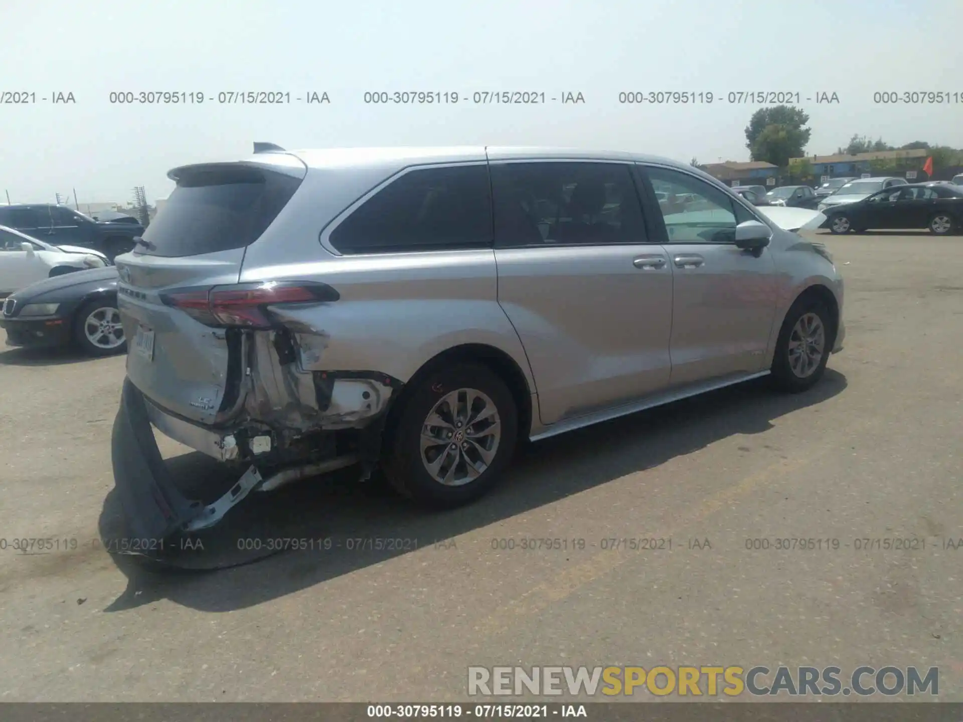 4 Photograph of a damaged car 5TDKRKEC9MS029321 TOYOTA SIENNA 2021