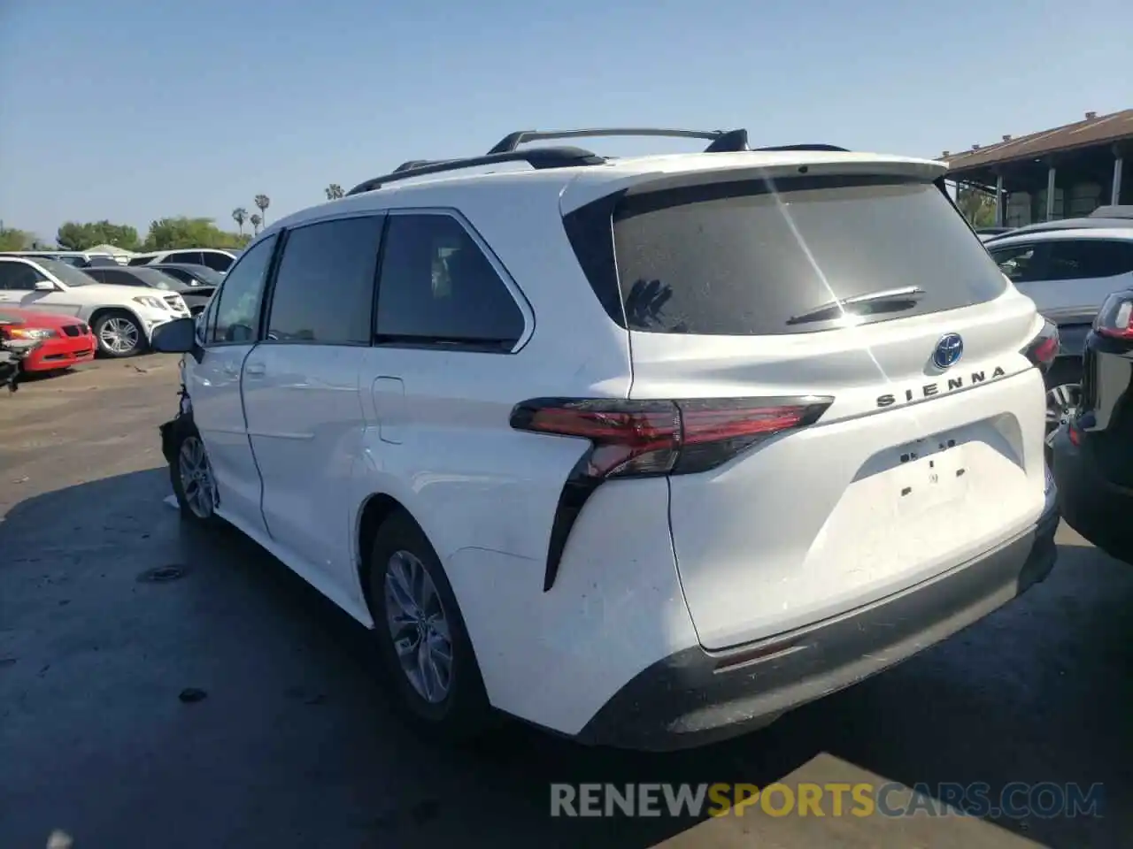 3 Photograph of a damaged car 5TDKRKEC9MS034387 TOYOTA SIENNA 2021