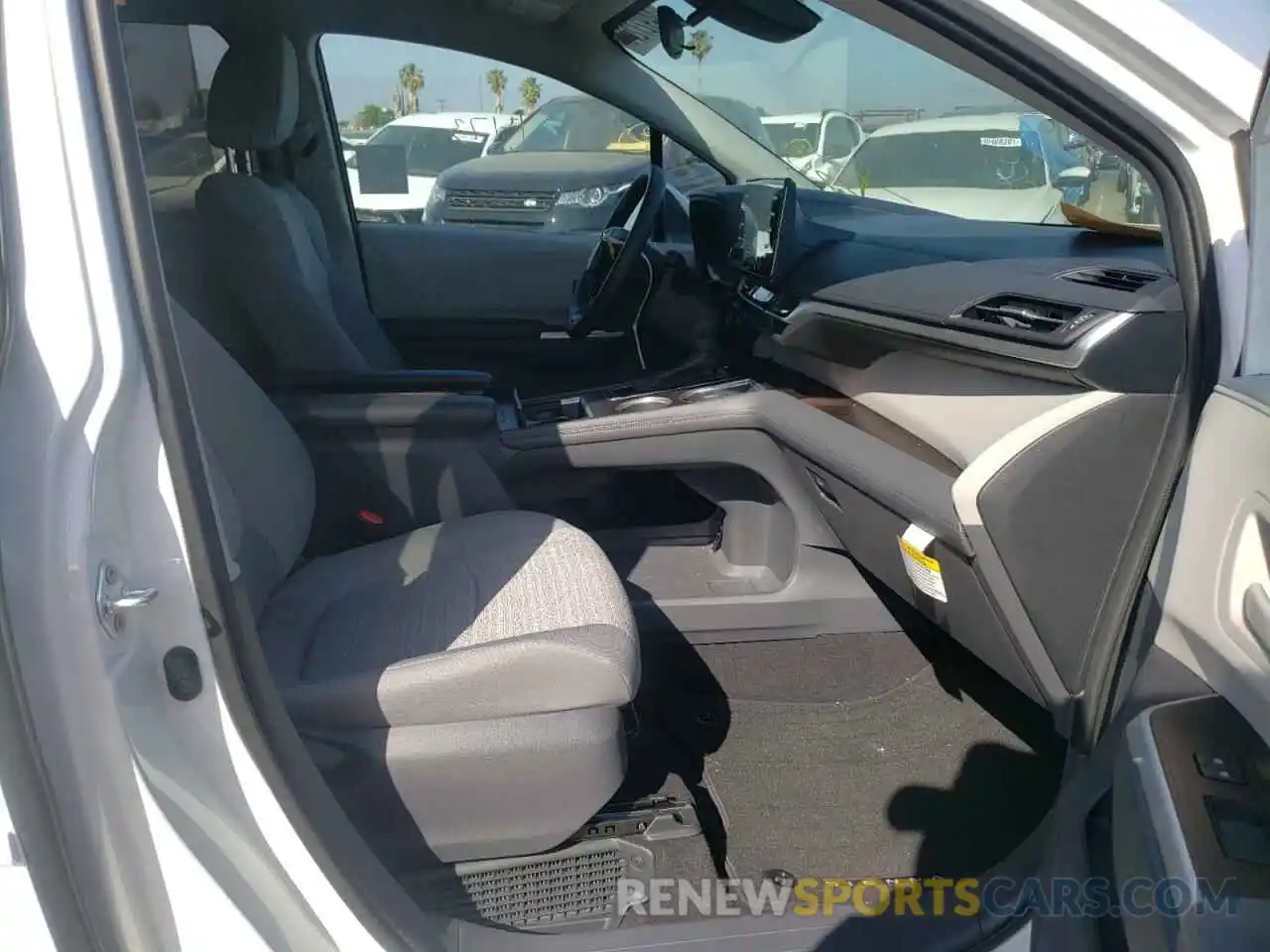 5 Photograph of a damaged car 5TDKRKEC9MS034387 TOYOTA SIENNA 2021