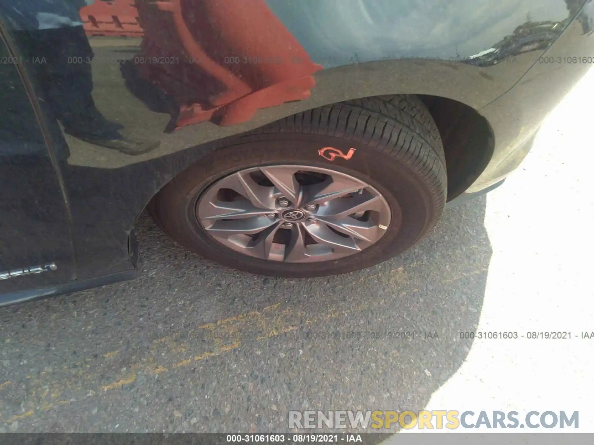 15 Photograph of a damaged car 5TDKRKEC9MS043297 TOYOTA SIENNA 2021