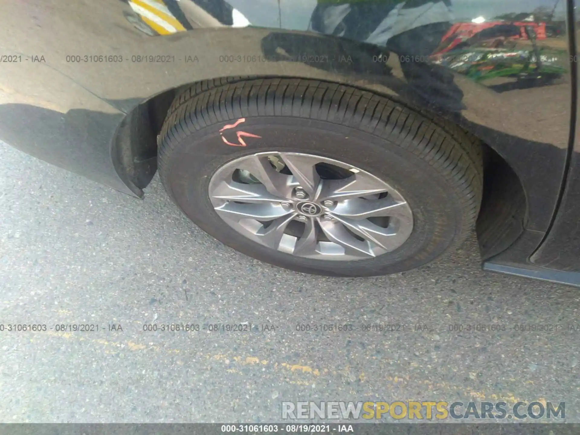 16 Photograph of a damaged car 5TDKRKEC9MS043297 TOYOTA SIENNA 2021