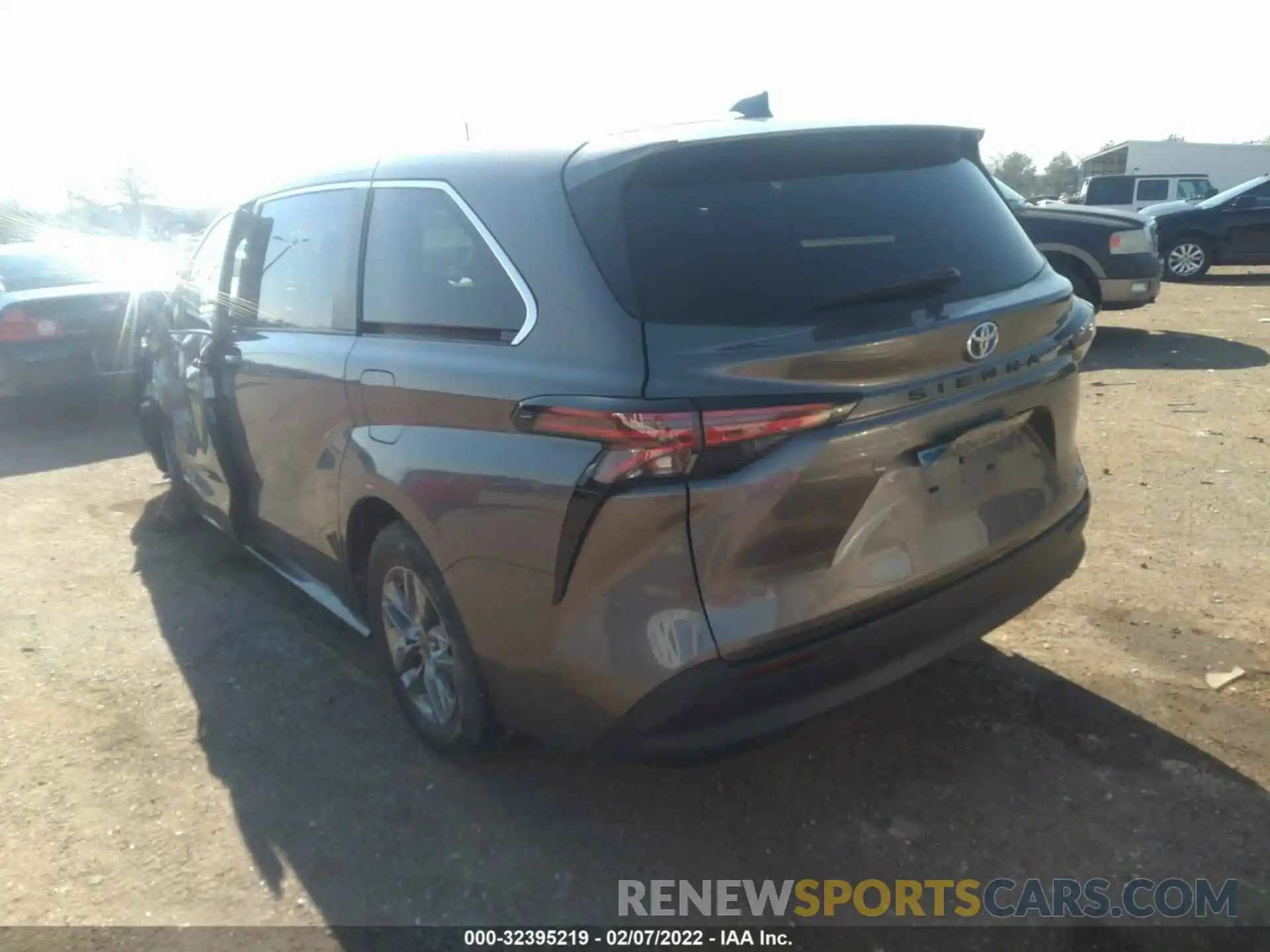 3 Фотография поврежденного автомобиля 5TDKRKEC9MS045423 TOYOTA SIENNA 2021