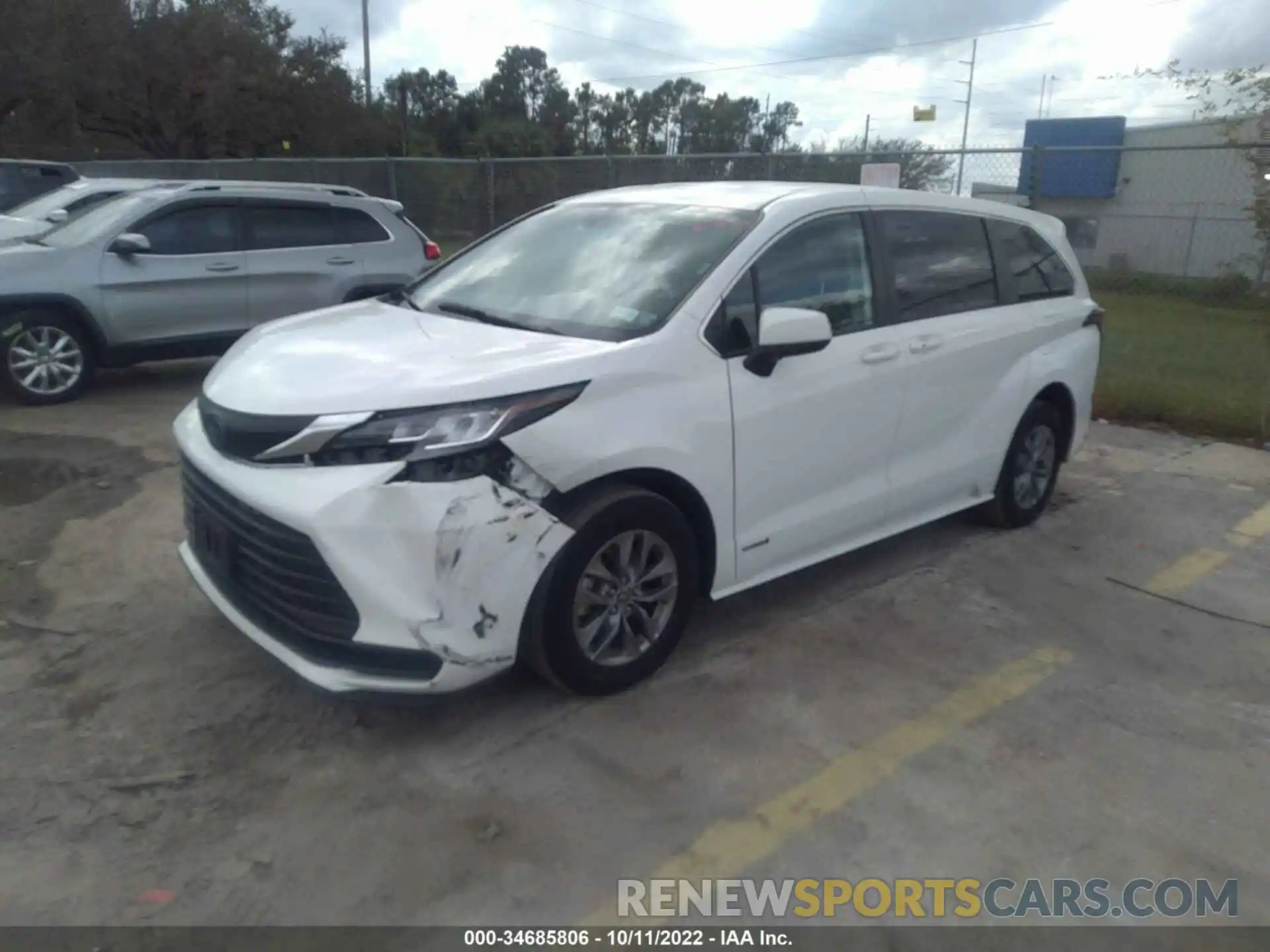 2 Photograph of a damaged car 5TDKRKEC9MS045535 TOYOTA SIENNA 2021