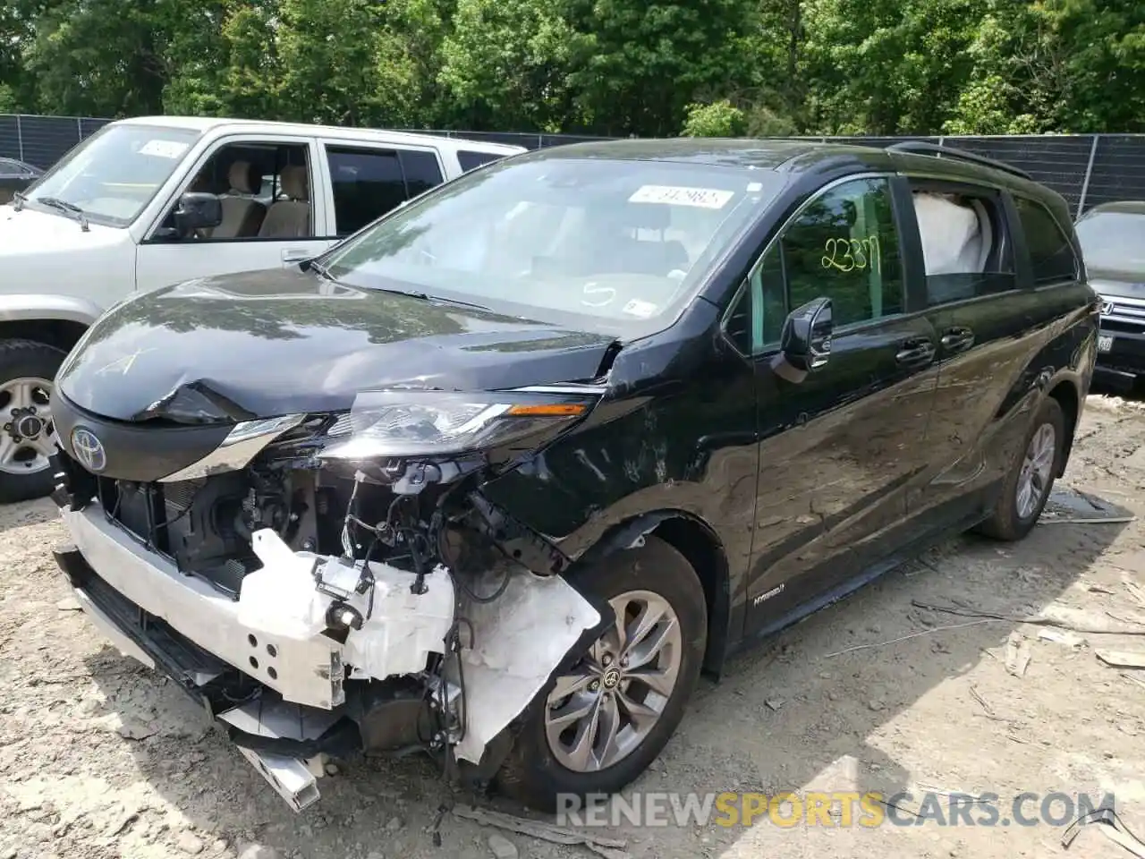 2 Photograph of a damaged car 5TDKRKEC9MS072136 TOYOTA SIENNA 2021