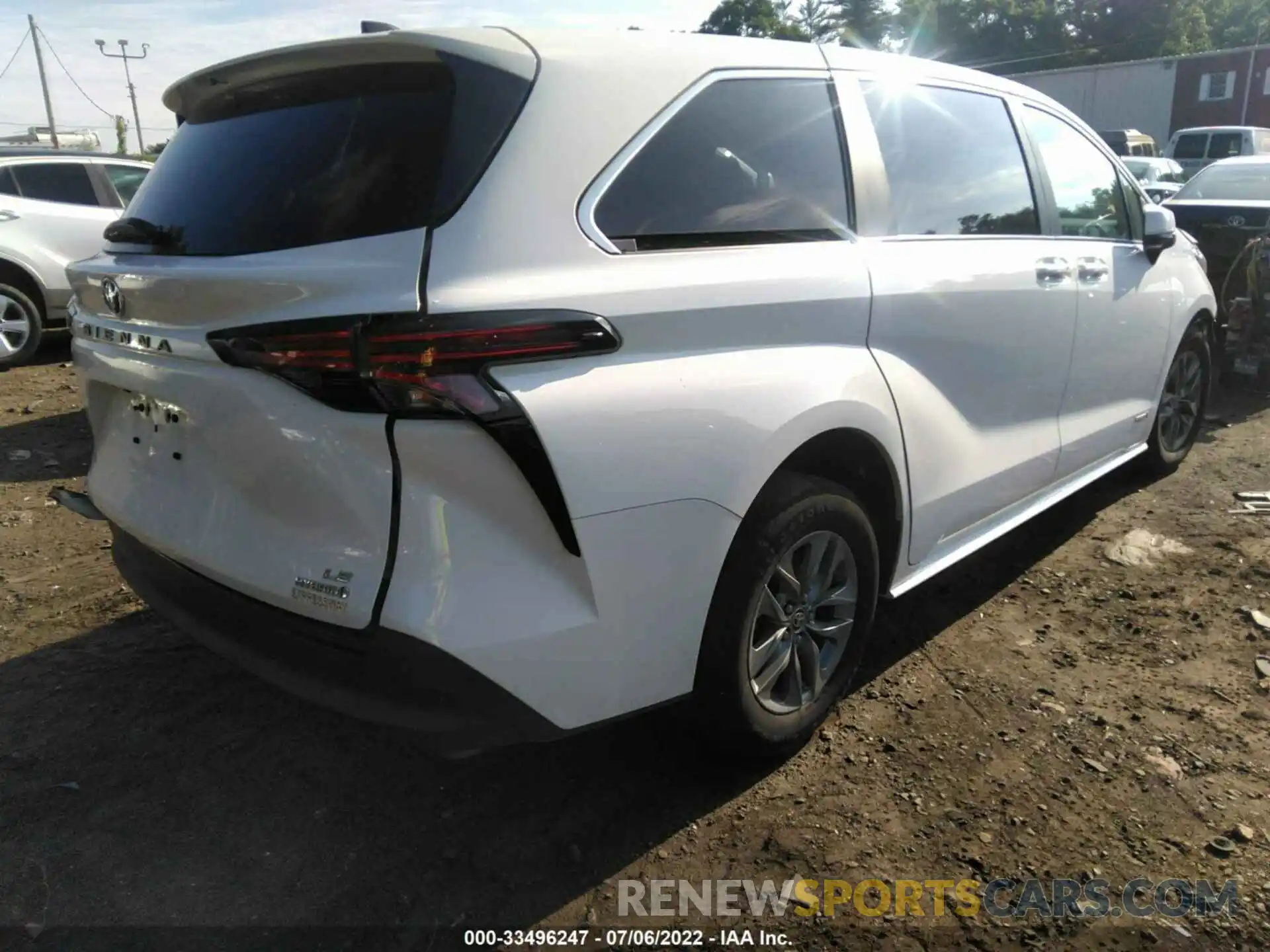 4 Photograph of a damaged car 5TDKRKECXMS006565 TOYOTA SIENNA 2021