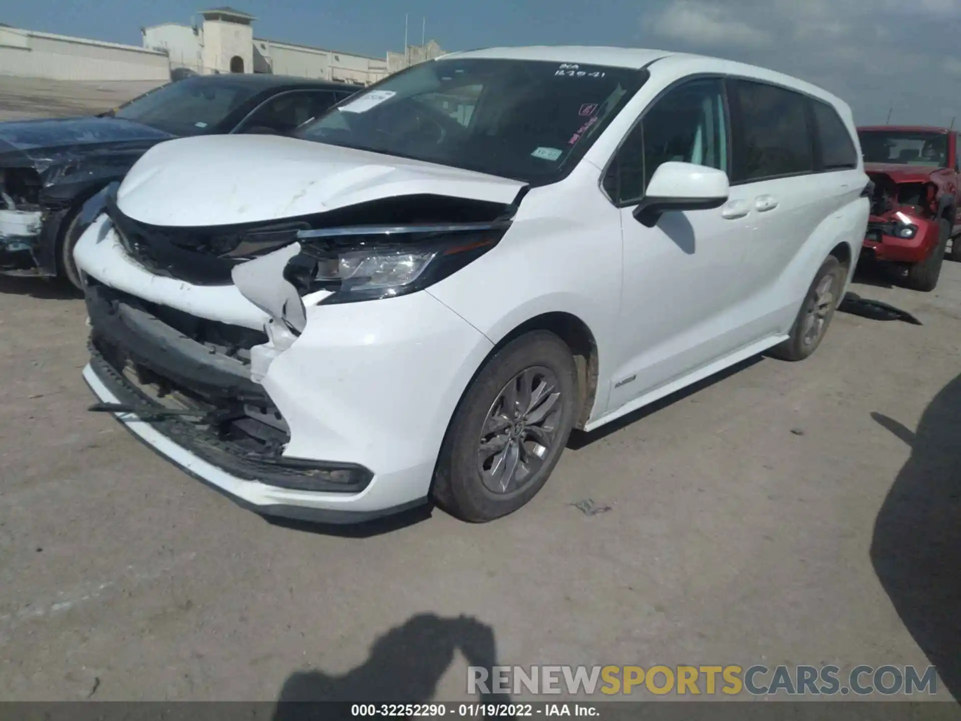 2 Photograph of a damaged car 5TDKRKECXMS016626 TOYOTA SIENNA 2021