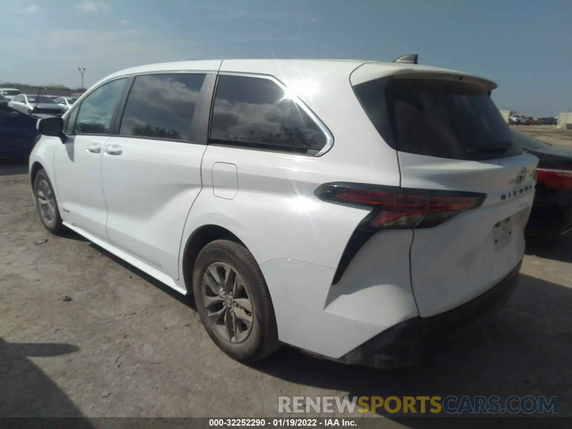 3 Photograph of a damaged car 5TDKRKECXMS016626 TOYOTA SIENNA 2021