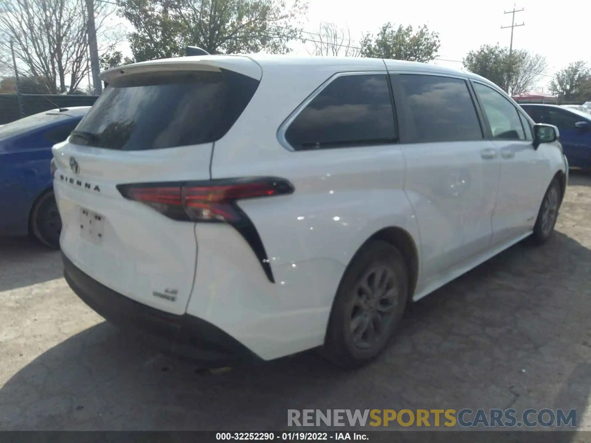 4 Photograph of a damaged car 5TDKRKECXMS016626 TOYOTA SIENNA 2021