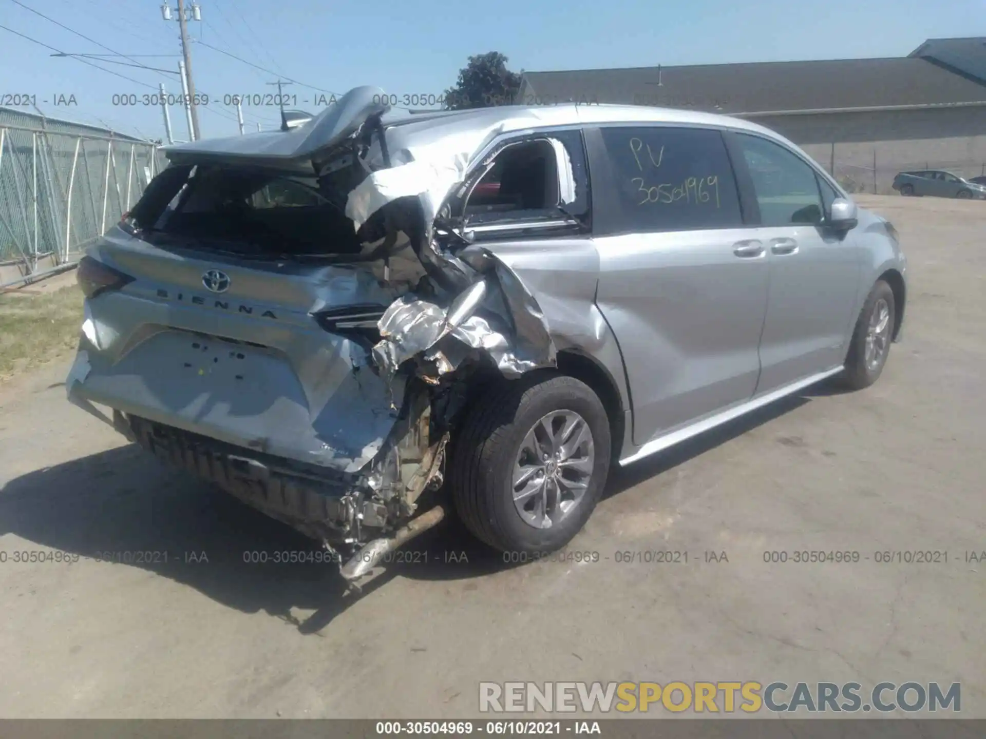 4 Photograph of a damaged car 5TDKRKECXMS024791 TOYOTA SIENNA 2021