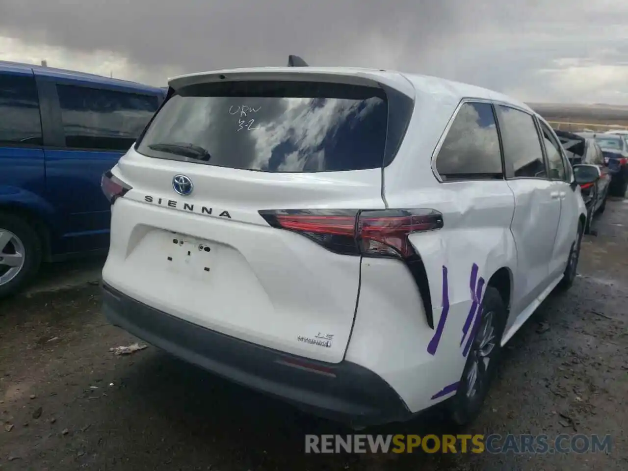 4 Photograph of a damaged car 5TDKRKECXMS027058 TOYOTA SIENNA 2021