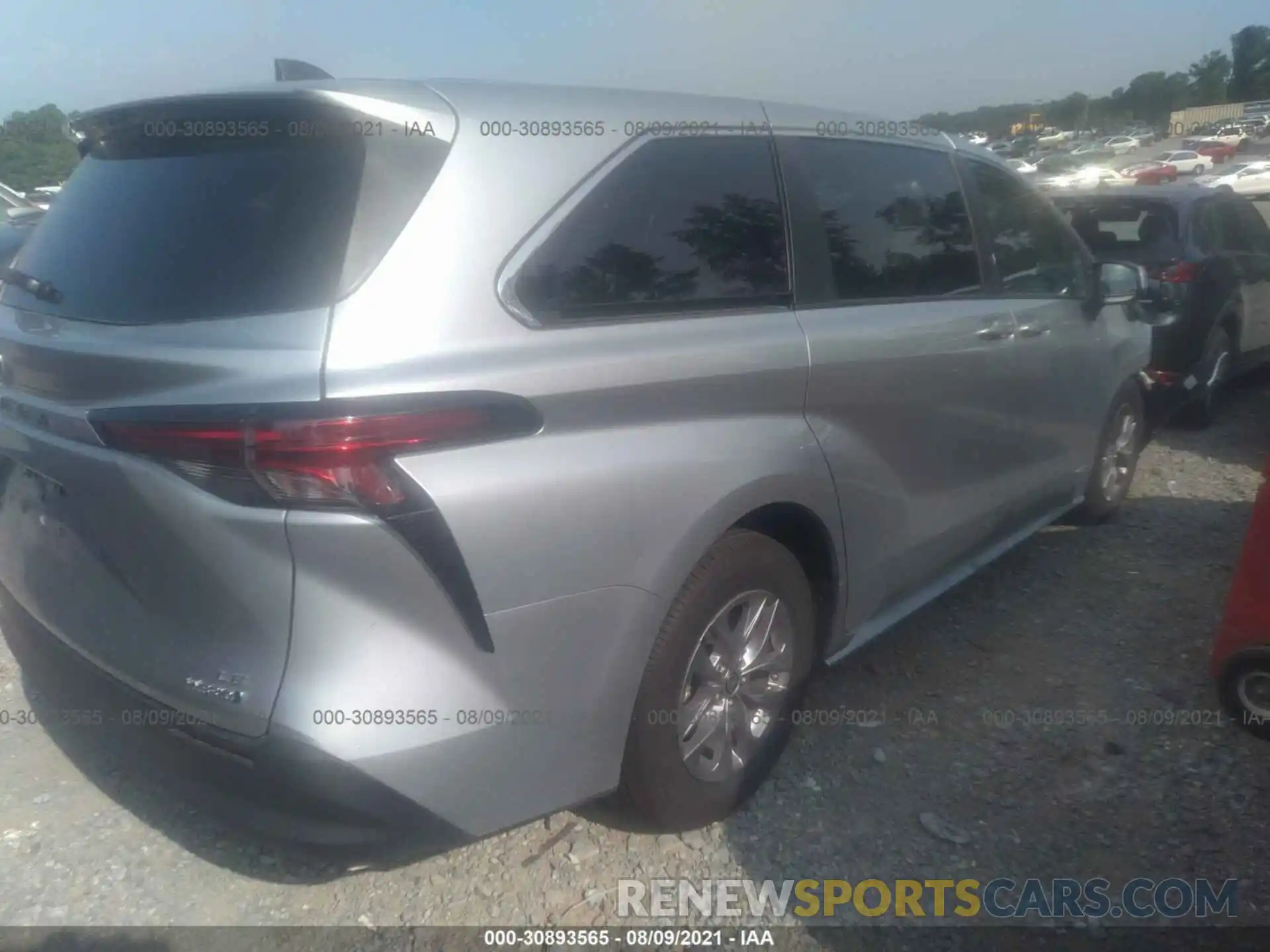 4 Photograph of a damaged car 5TDKRKECXMS028503 TOYOTA SIENNA 2021