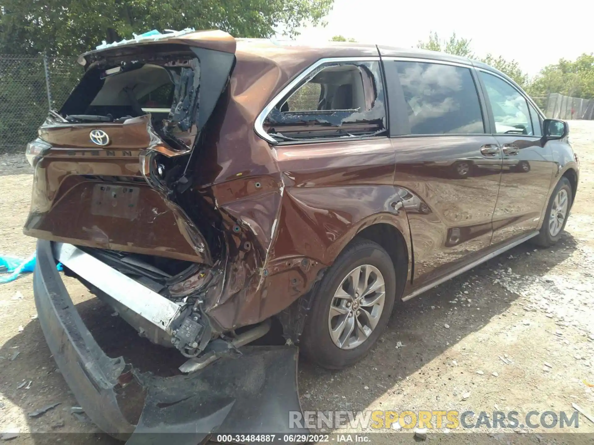 4 Photograph of a damaged car 5TDKRKECXMS031983 TOYOTA SIENNA 2021