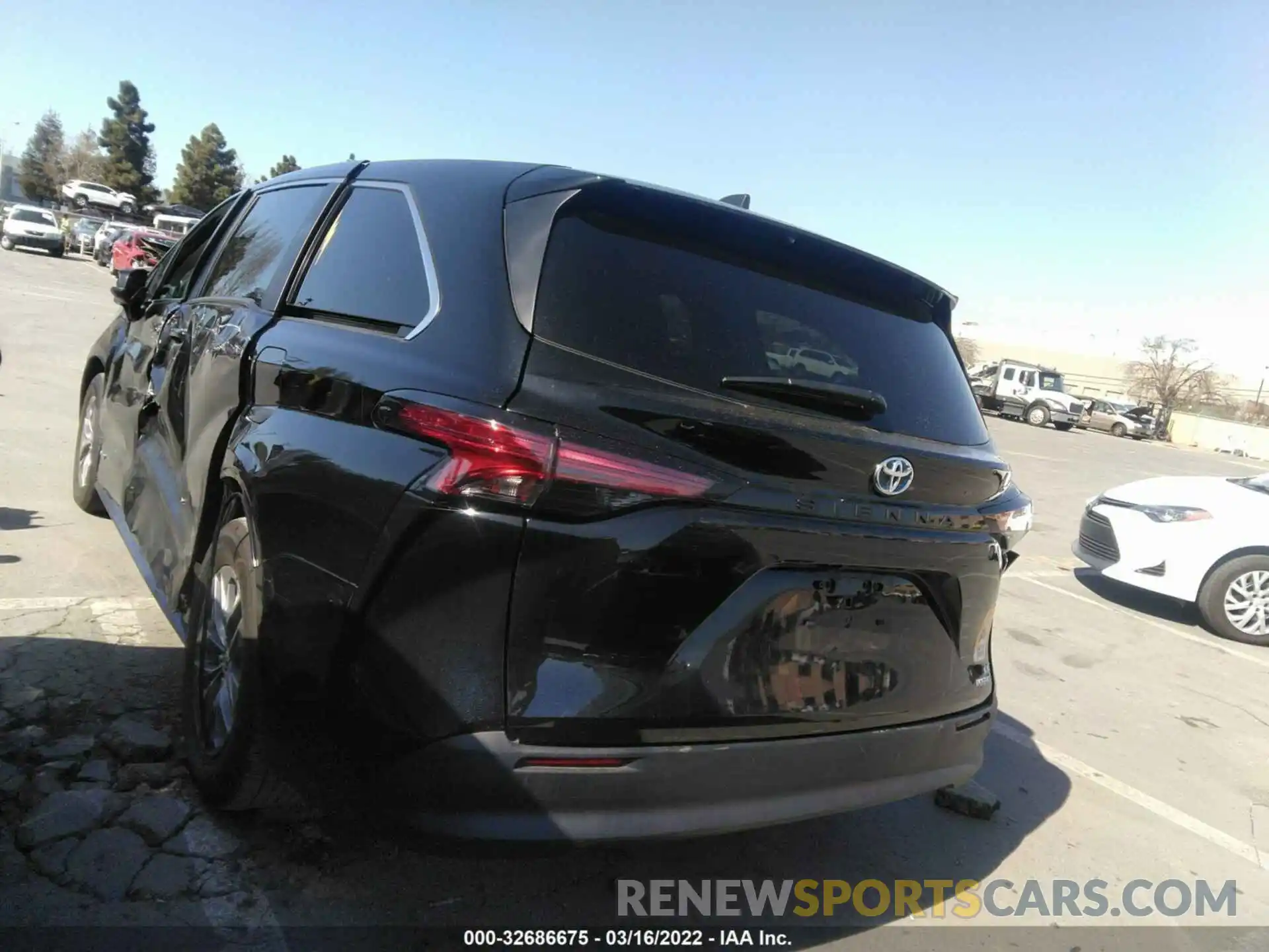 3 Photograph of a damaged car 5TDKRKECXMS035094 TOYOTA SIENNA 2021