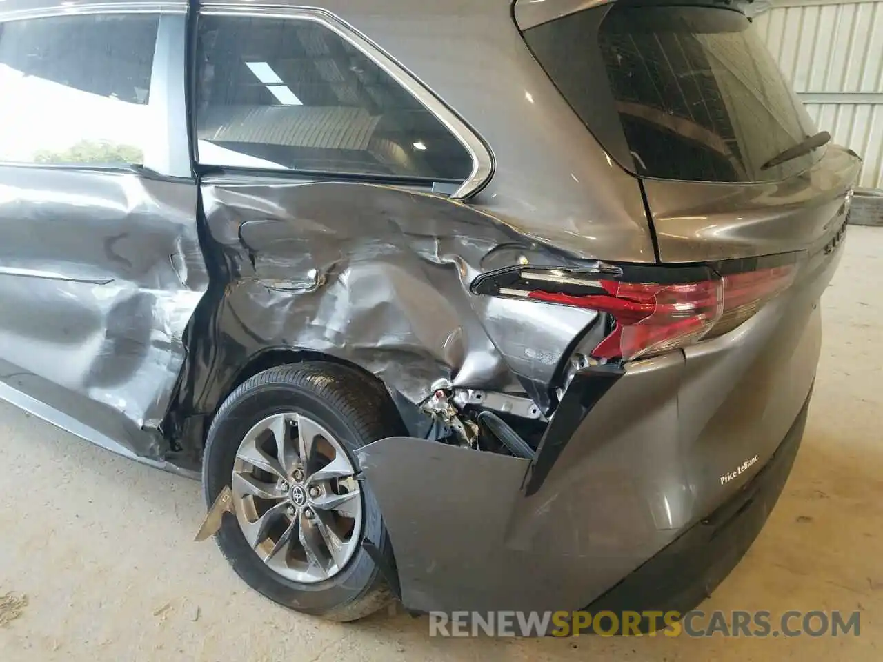 9 Photograph of a damaged car 5TDKRKECXMS039436 TOYOTA SIENNA 2021