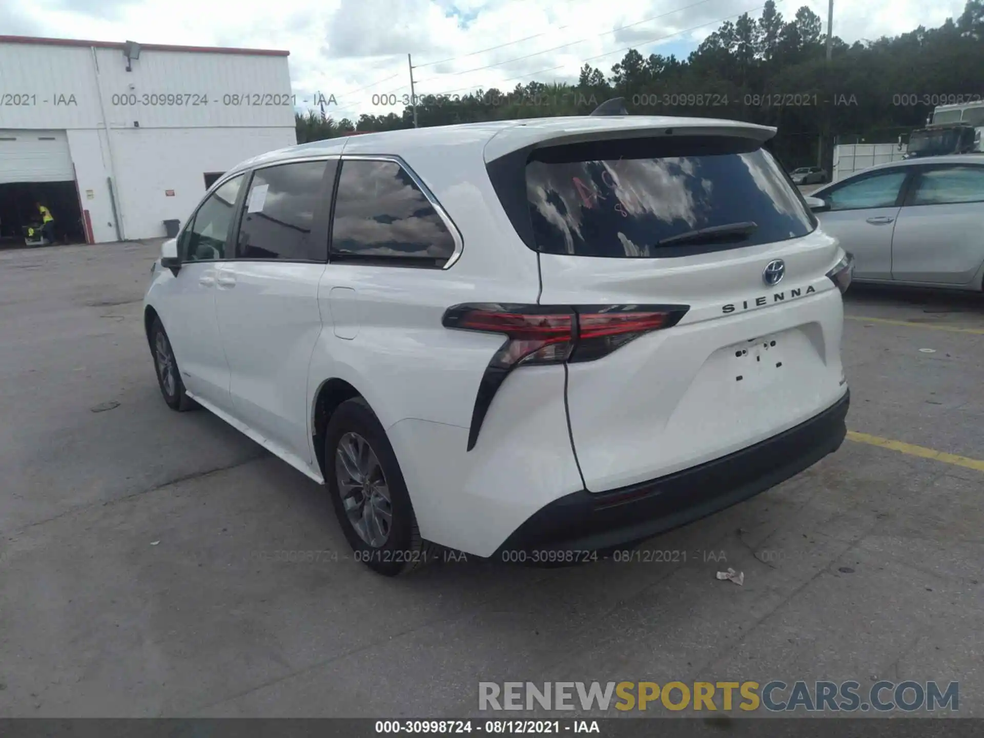 3 Photograph of a damaged car 5TDKRKECXMS042577 TOYOTA SIENNA 2021