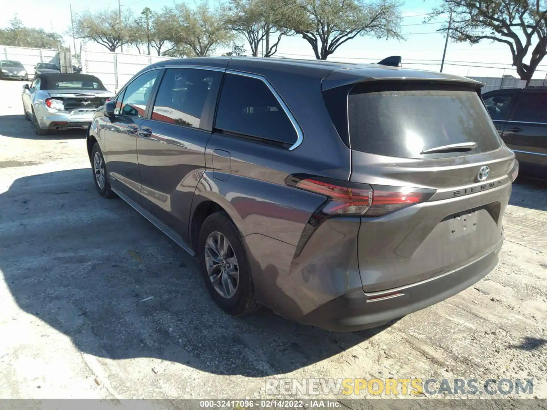 3 Photograph of a damaged car 5TDKRKECXMS044944 TOYOTA SIENNA 2021