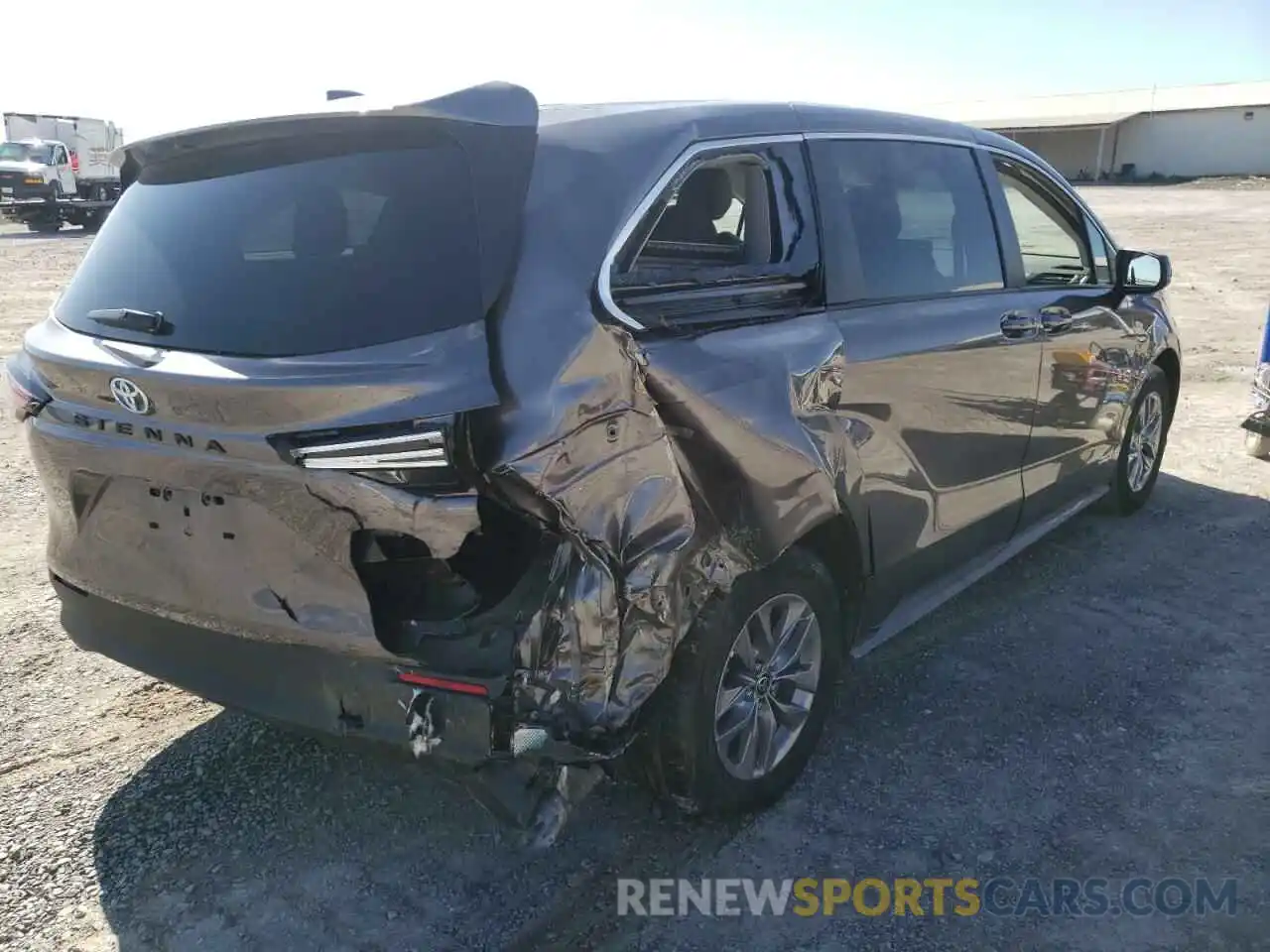 4 Photograph of a damaged car 5TDKRKECXMS045236 TOYOTA SIENNA 2021