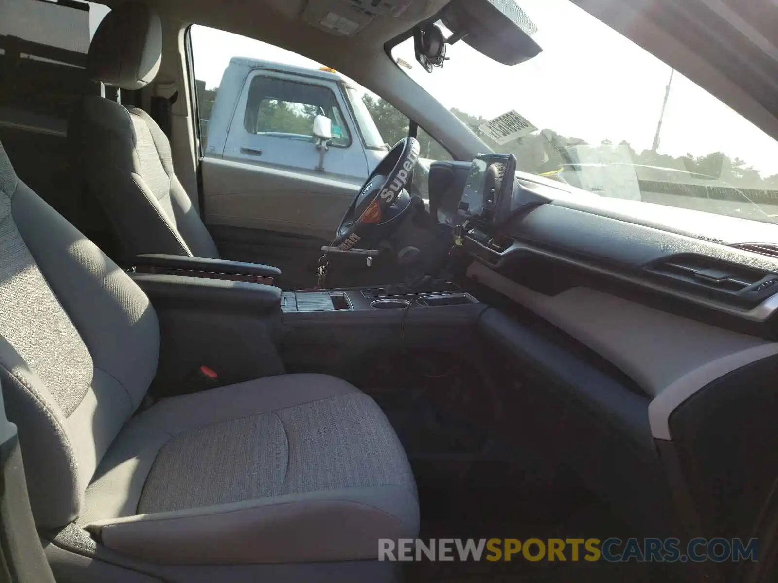 5 Photograph of a damaged car 5TDKSKFC1MS003086 TOYOTA SIENNA 2021