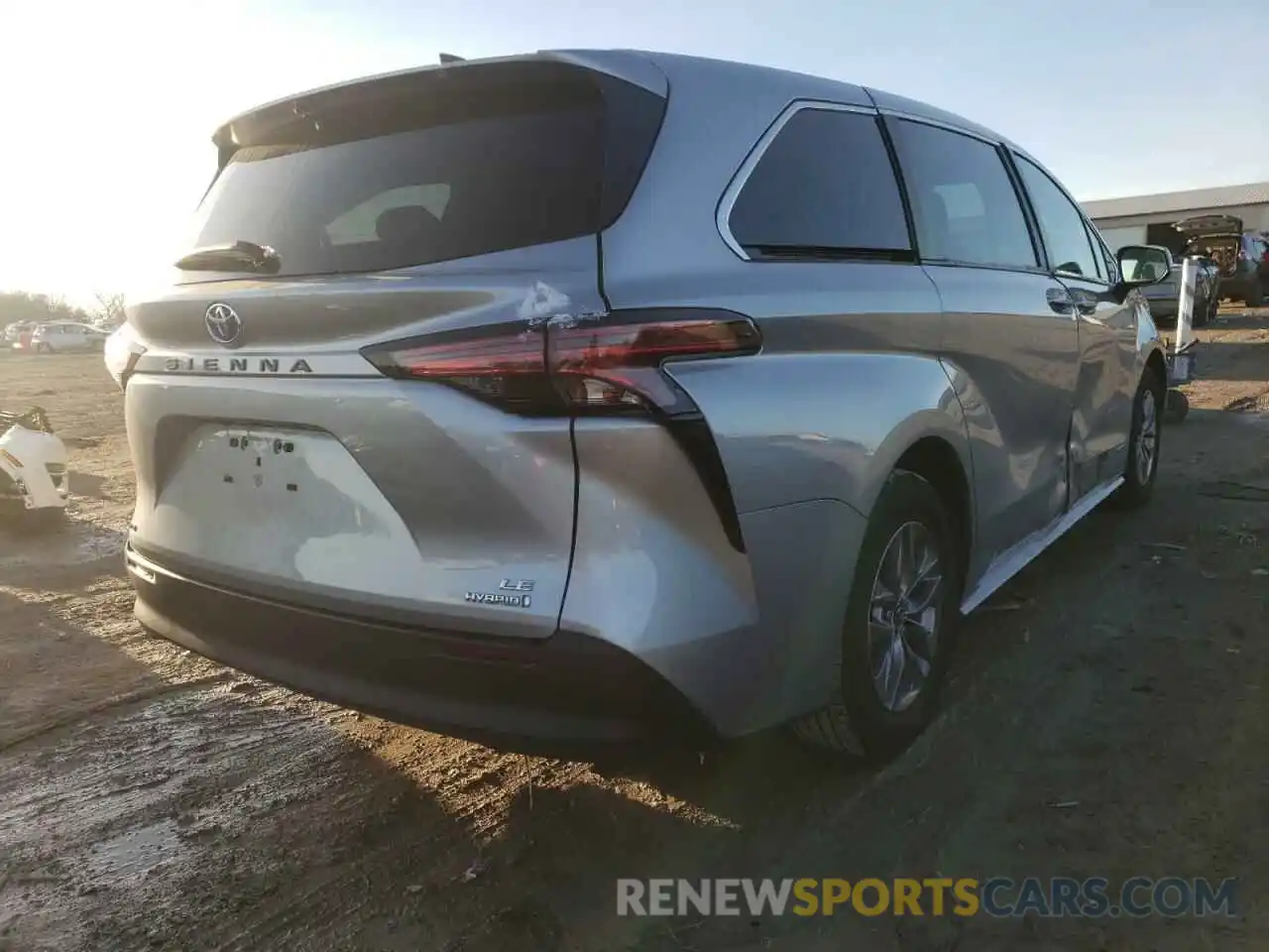 4 Photograph of a damaged car 5TDKSKFC1MS010717 TOYOTA SIENNA 2021