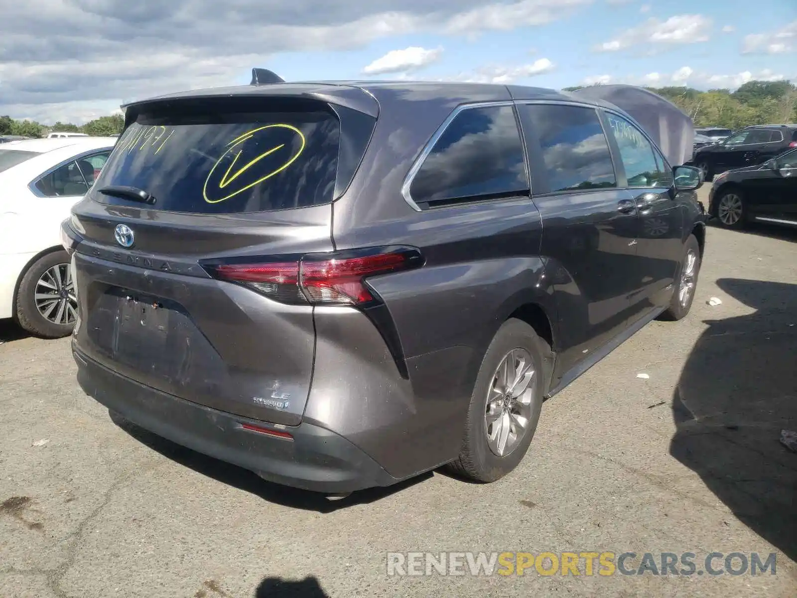 4 Photograph of a damaged car 5TDKSKFC2MS005140 TOYOTA SIENNA 2021