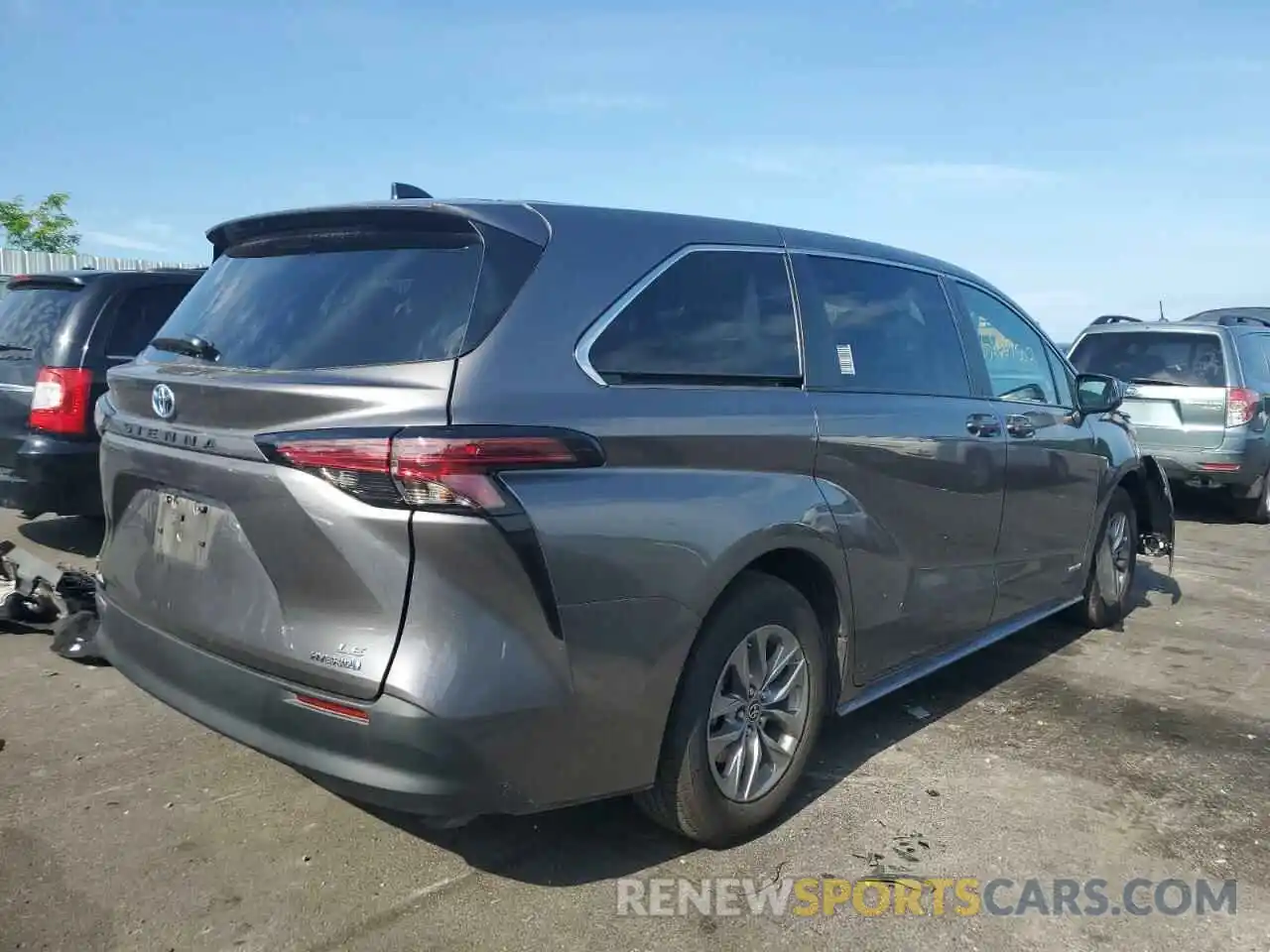 4 Photograph of a damaged car 5TDKSKFC2MS030782 TOYOTA SIENNA 2021