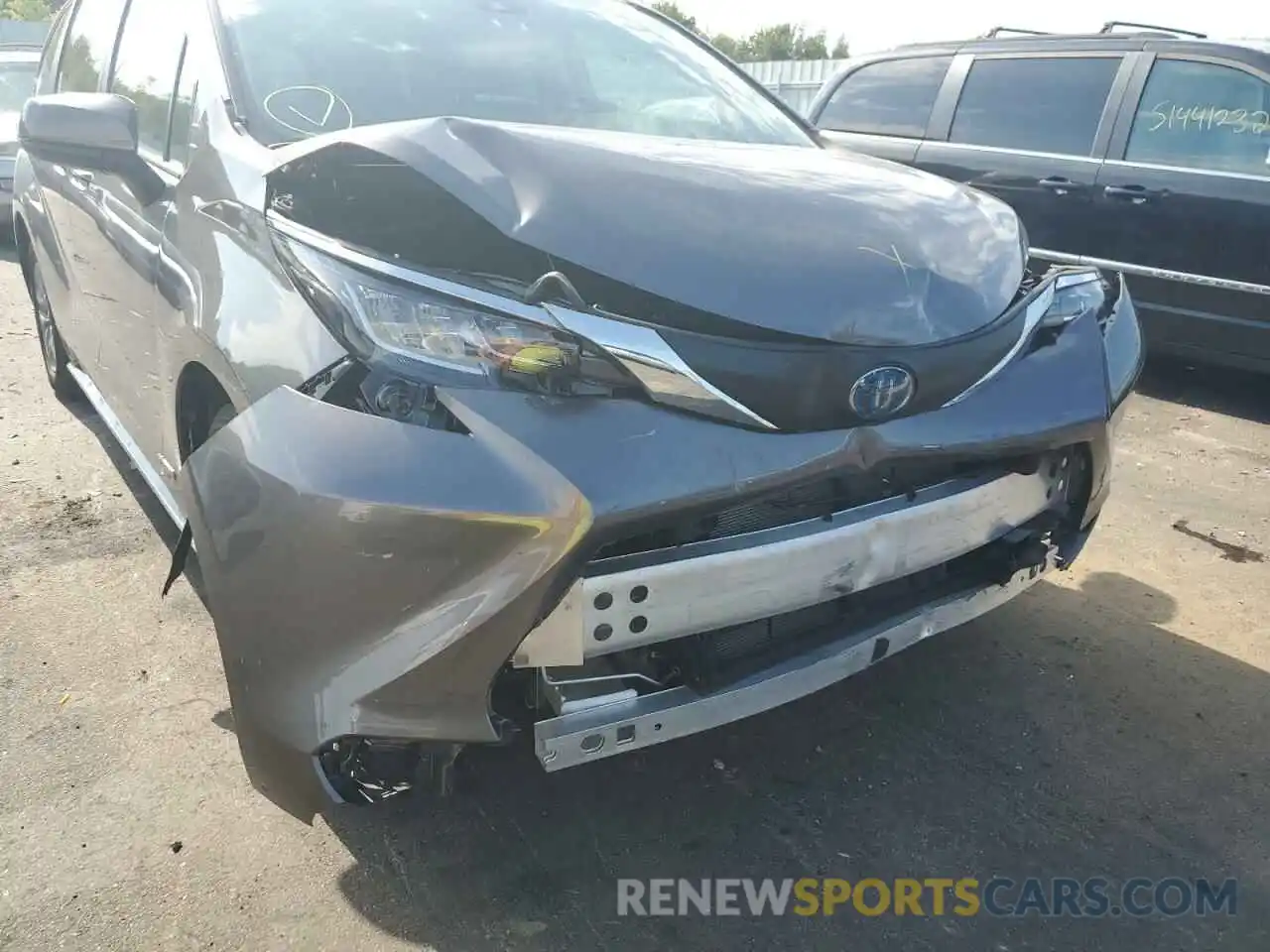 9 Photograph of a damaged car 5TDKSKFC2MS030782 TOYOTA SIENNA 2021