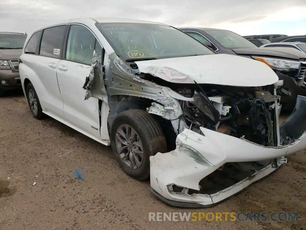 1 Photograph of a damaged car 5TDKSKFC3MS012680 TOYOTA SIENNA 2021