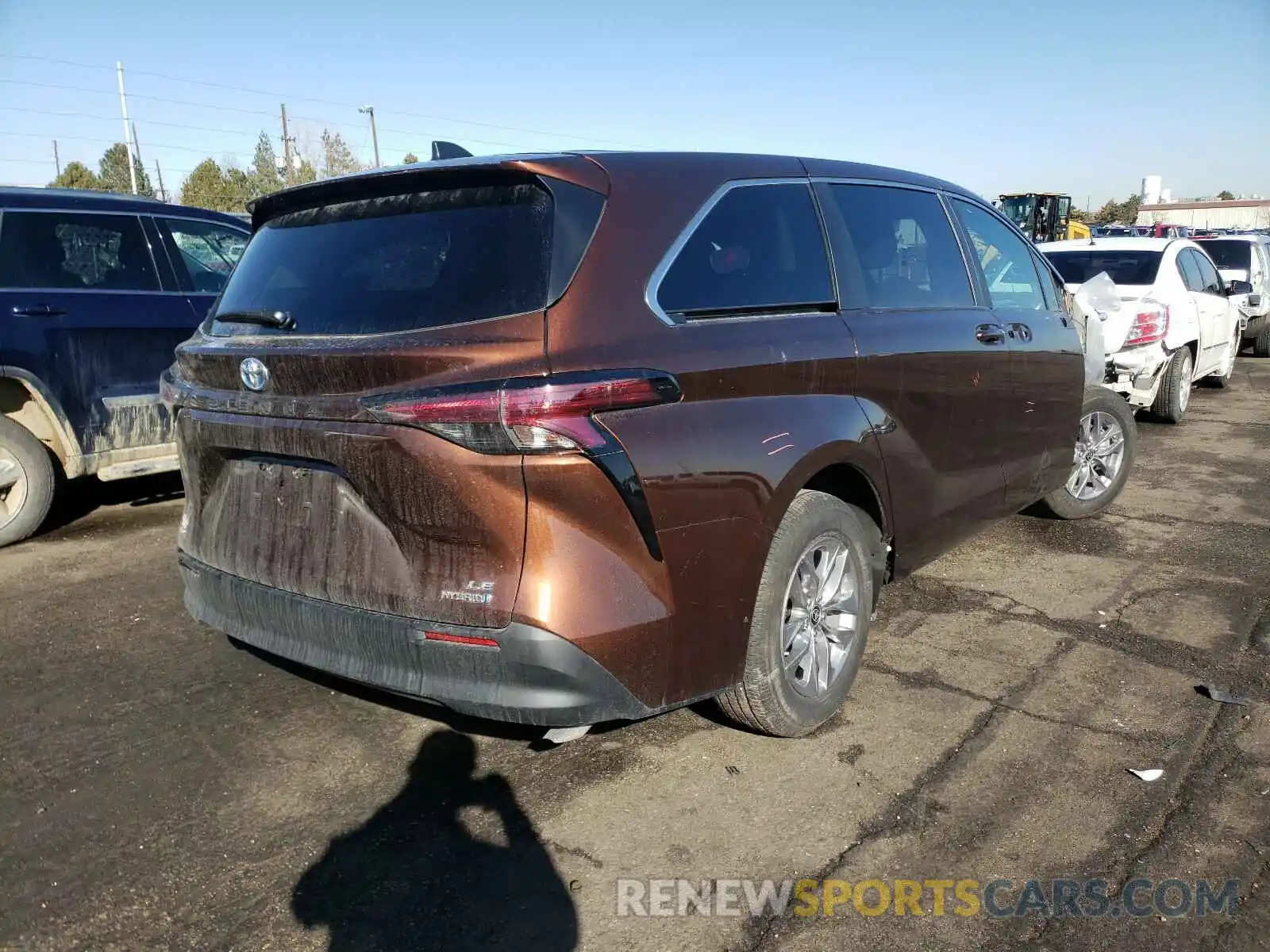 4 Photograph of a damaged car 5TDKSKFC4MS004667 TOYOTA SIENNA 2021