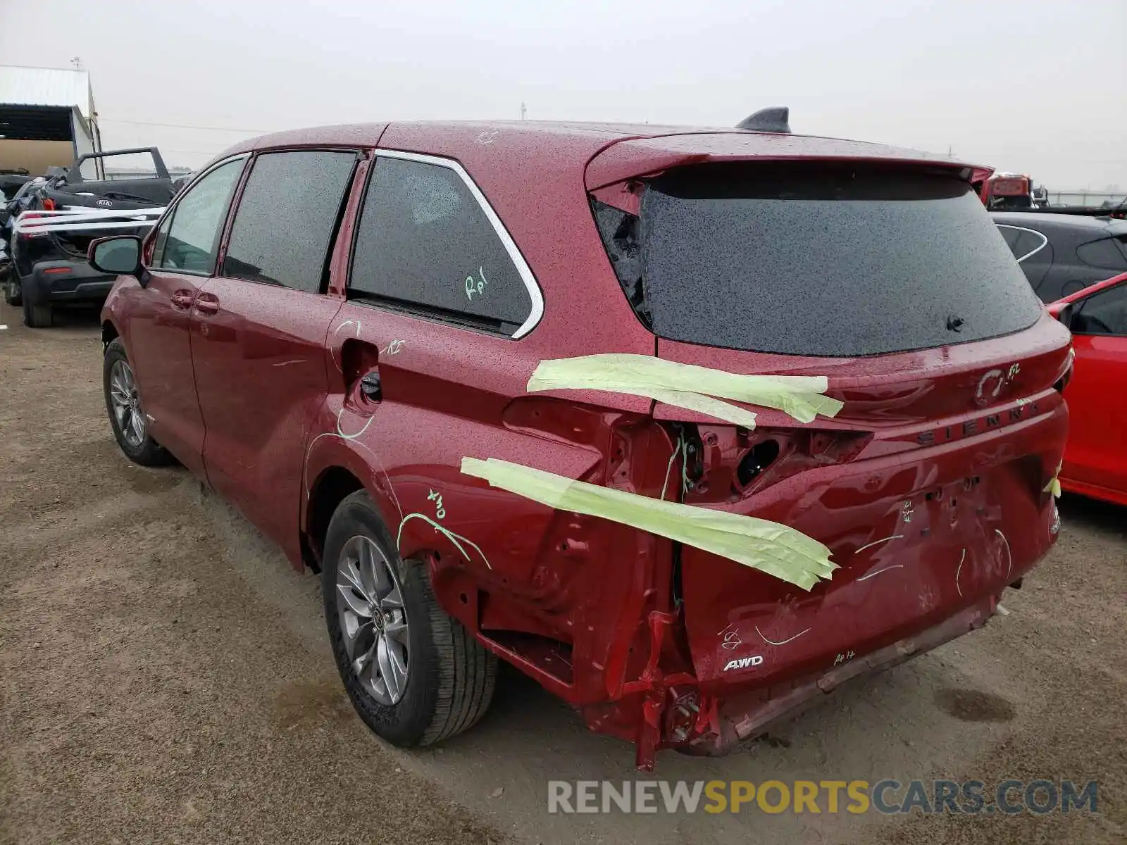 3 Photograph of a damaged car 5TDKSKFC4MS005835 TOYOTA SIENNA 2021