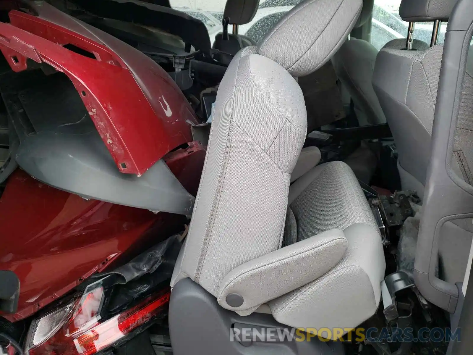 6 Photograph of a damaged car 5TDKSKFC4MS005835 TOYOTA SIENNA 2021