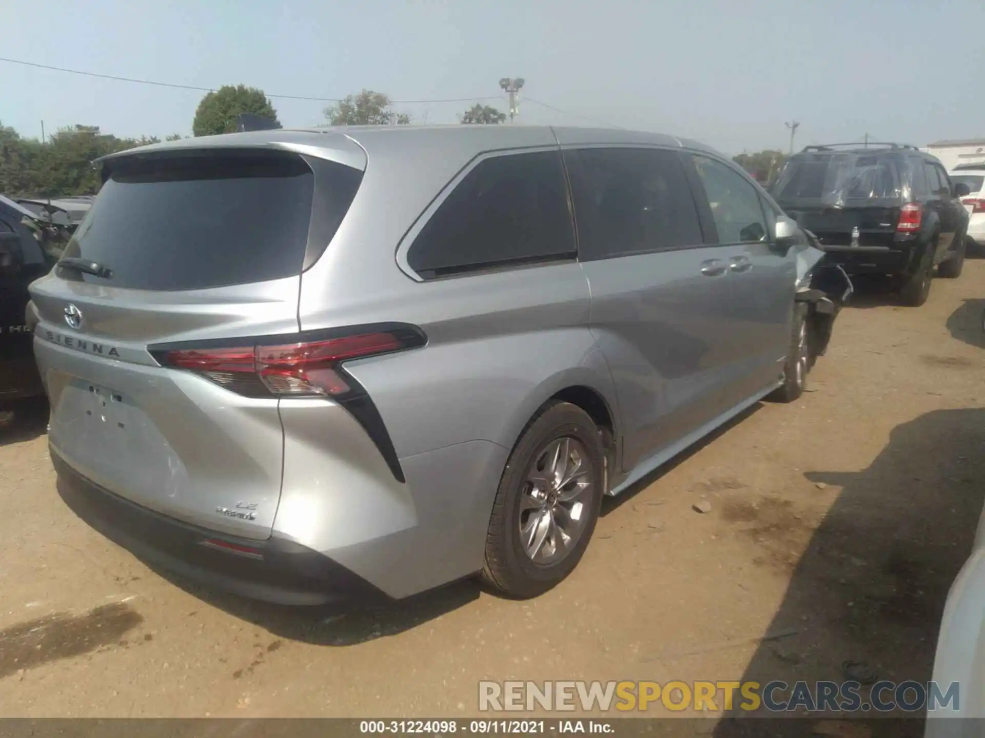 4 Photograph of a damaged car 5TDKSKFC6MS006954 TOYOTA SIENNA 2021