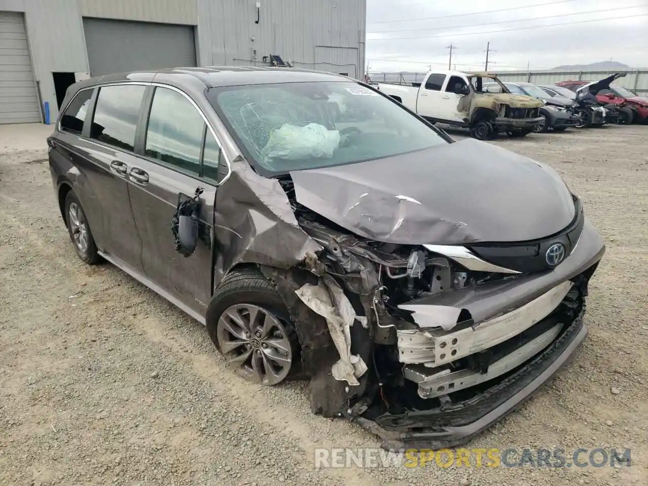 1 Photograph of a damaged car 5TDKSKFC7MS011984 TOYOTA SIENNA 2021