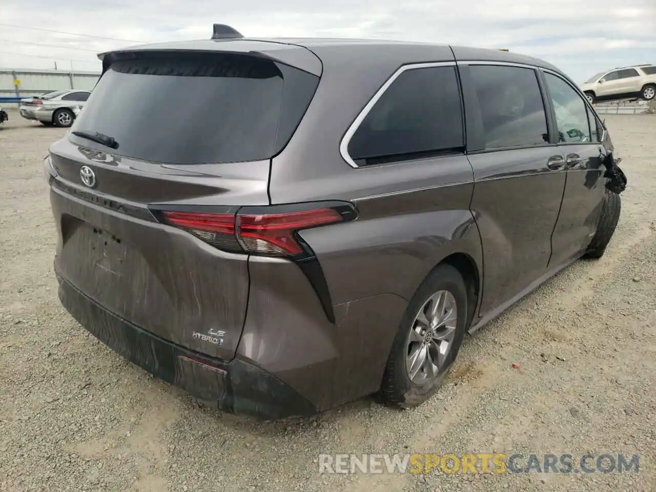 4 Photograph of a damaged car 5TDKSKFC7MS011984 TOYOTA SIENNA 2021