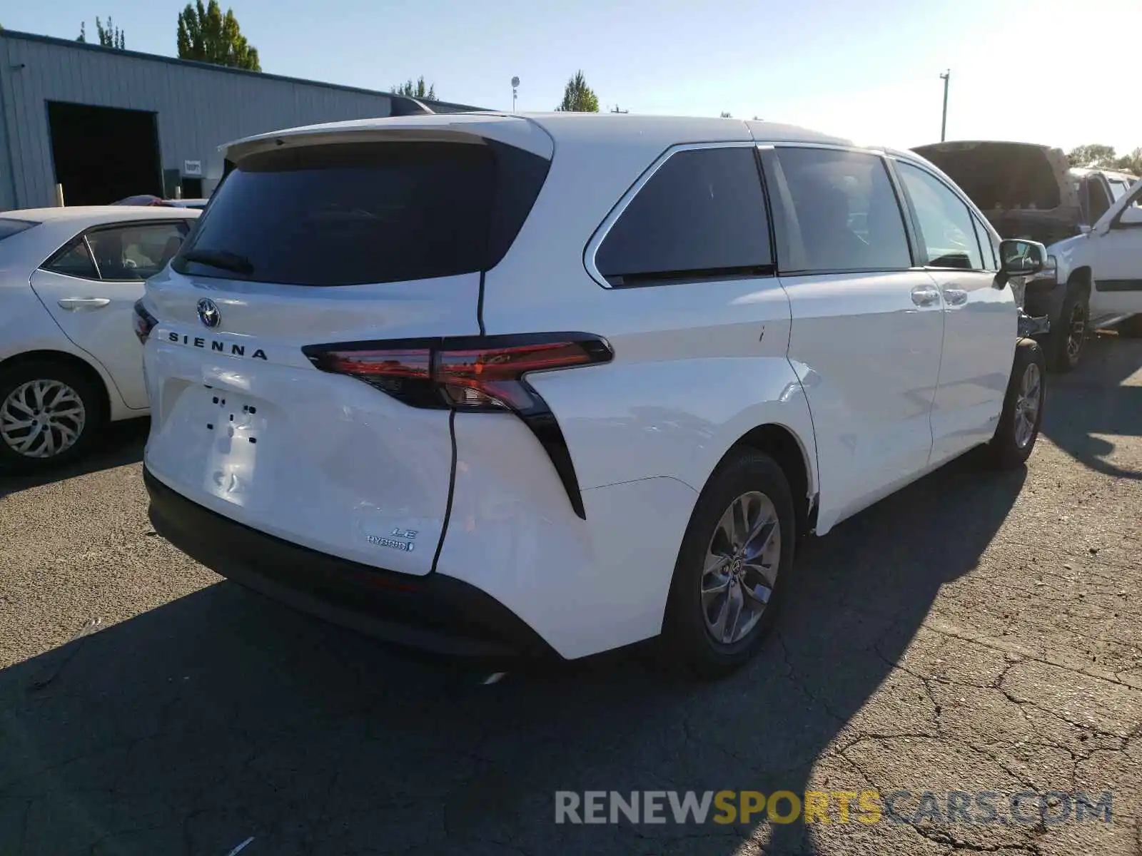 4 Photograph of a damaged car 5TDKSKFC7MS025707 TOYOTA SIENNA 2021