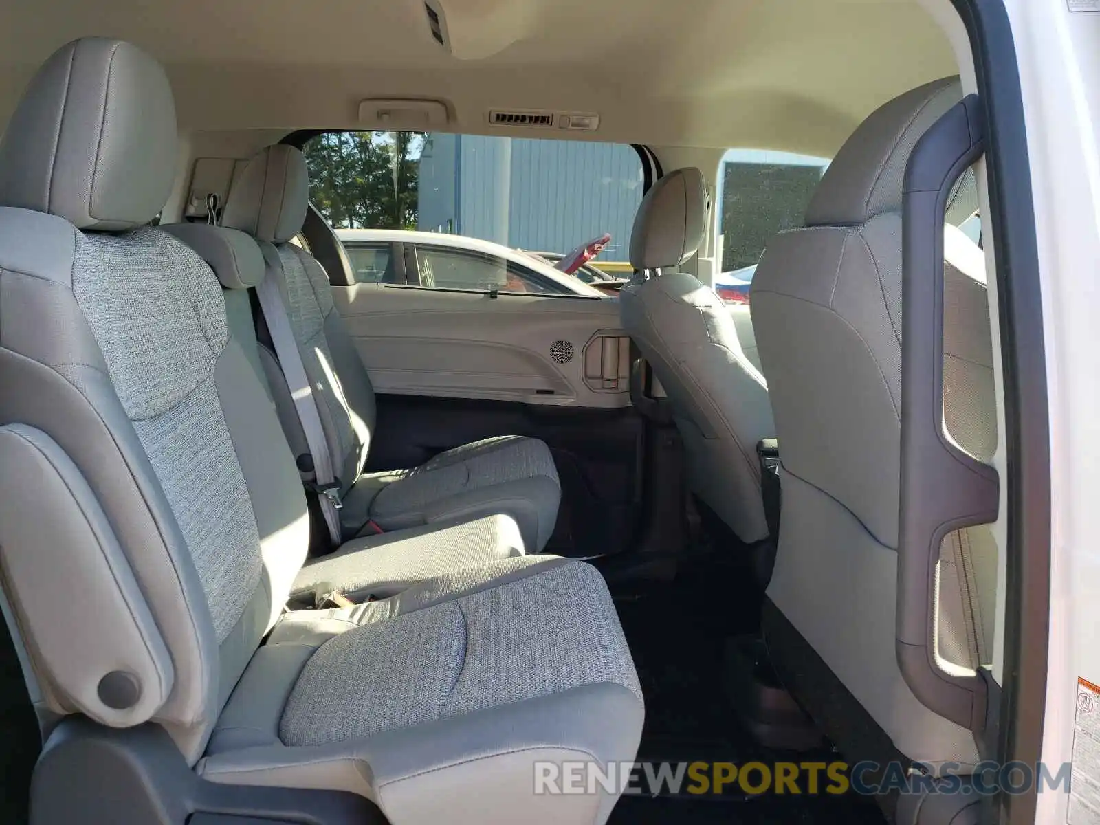 6 Photograph of a damaged car 5TDKSKFC7MS025707 TOYOTA SIENNA 2021