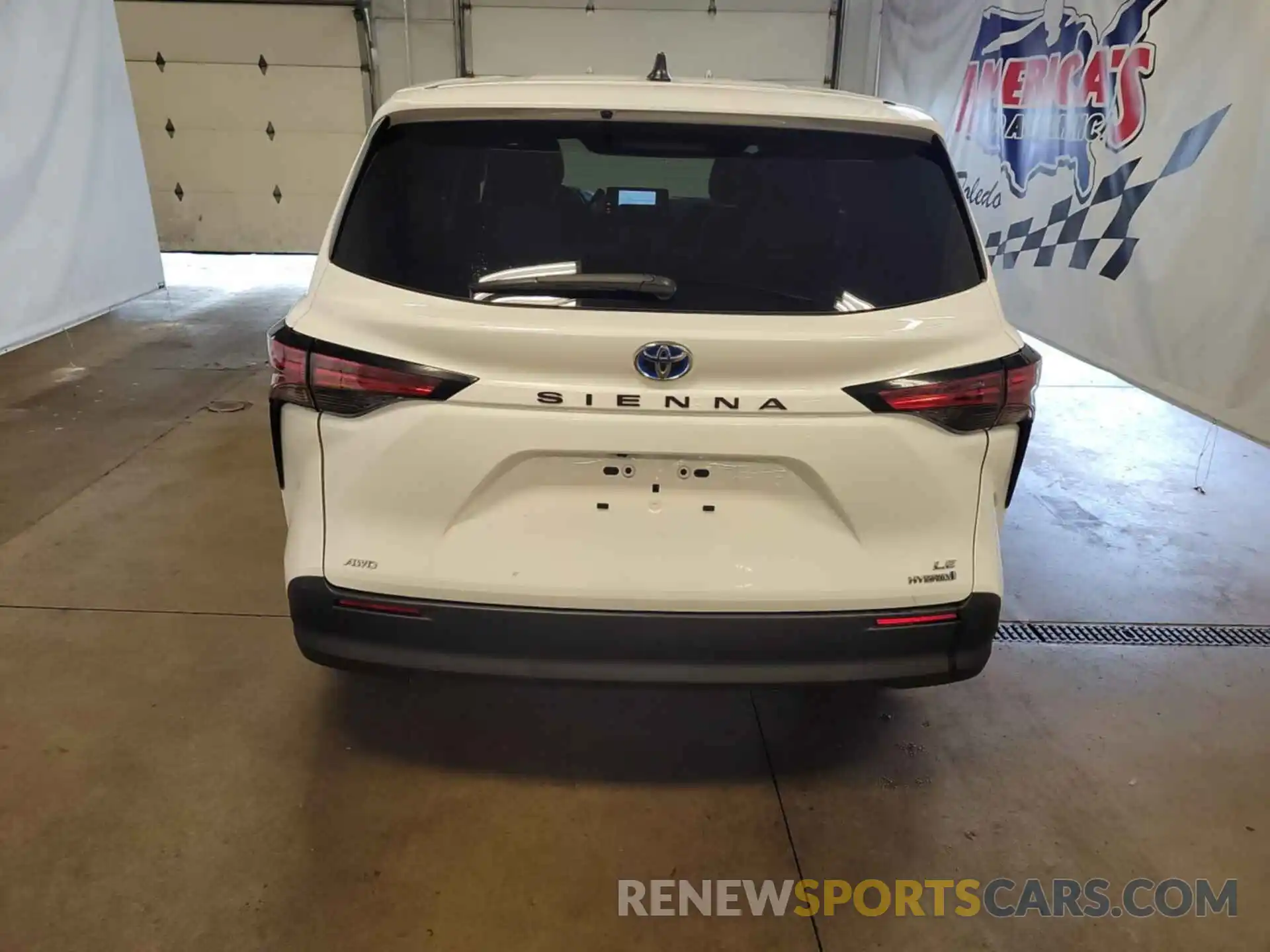 12 Photograph of a damaged car 5TDKSKFC7MS030146 TOYOTA SIENNA 2021