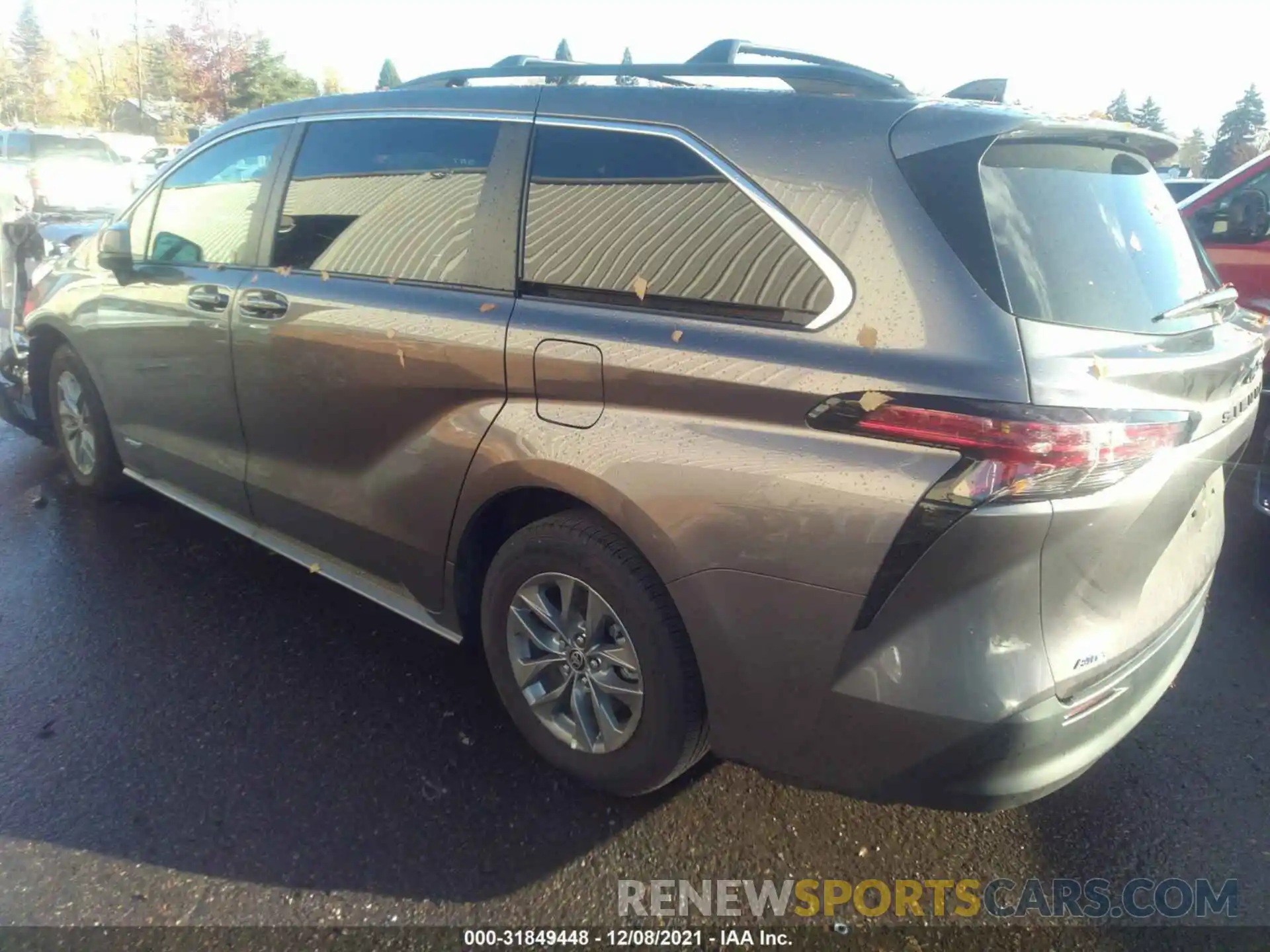 3 Photograph of a damaged car 5TDKSKFC8MS021875 TOYOTA SIENNA 2021